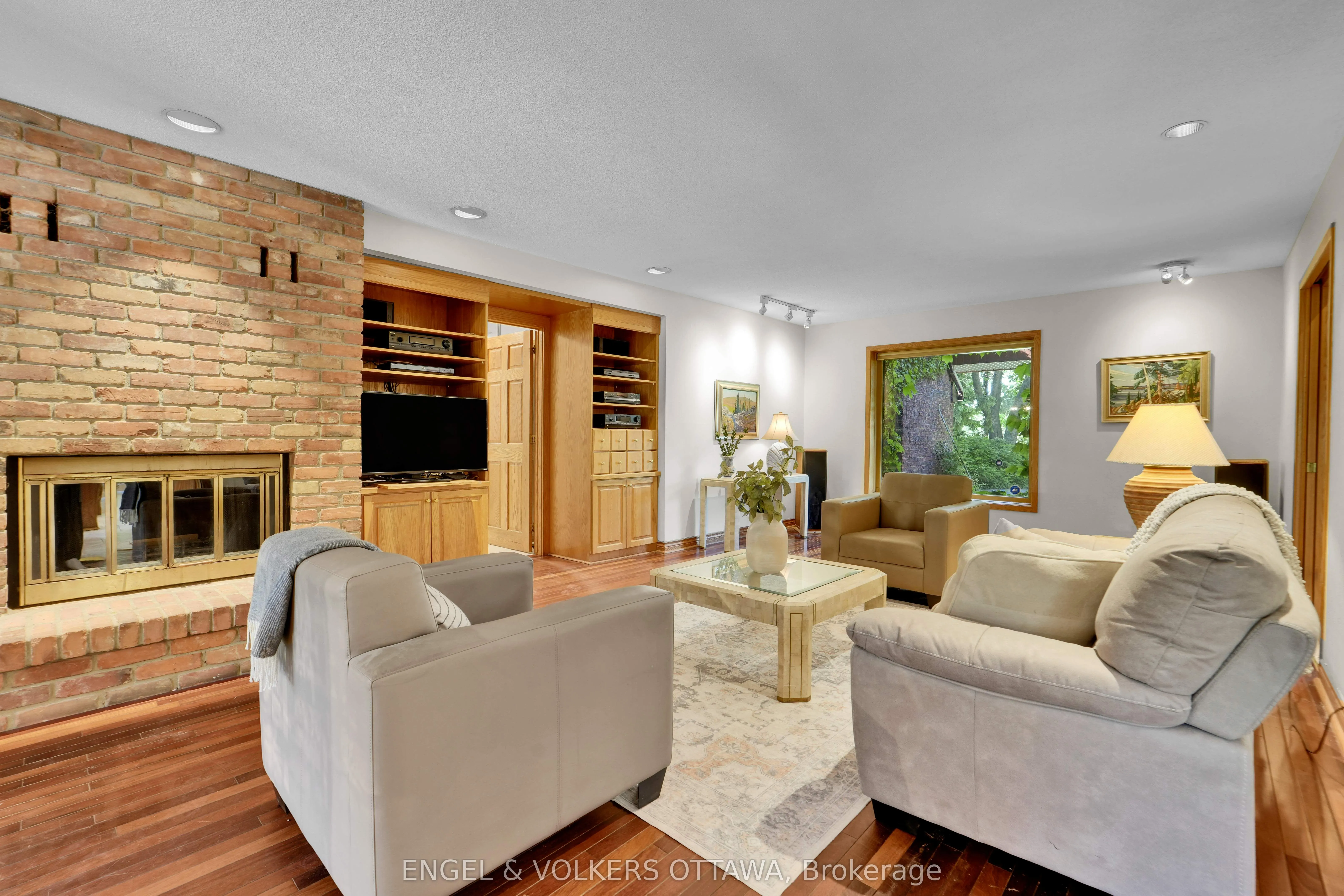 7 Mid Pines Grove
