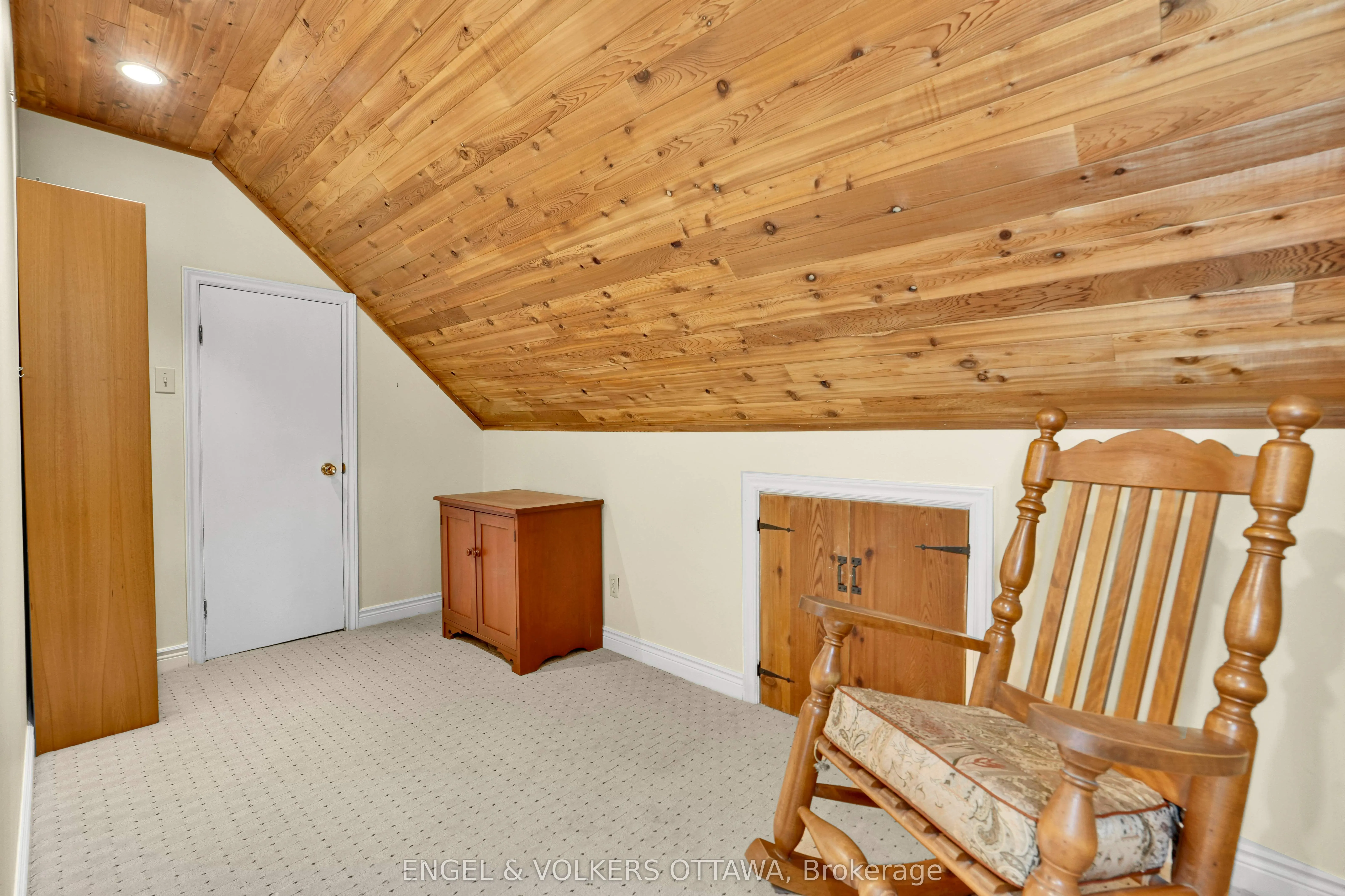 7 Mid Pines Grove