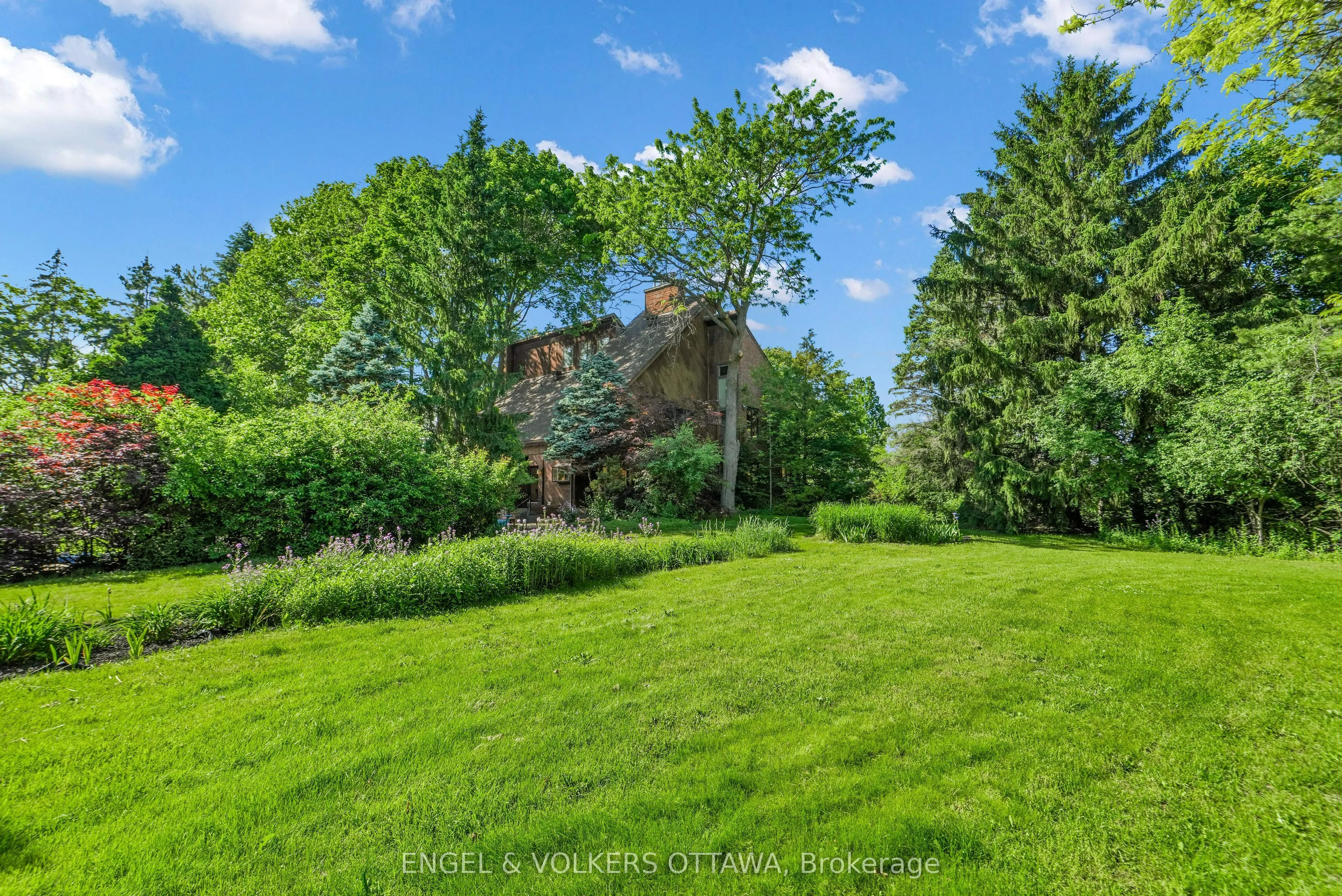 7 Mid Pines Grove