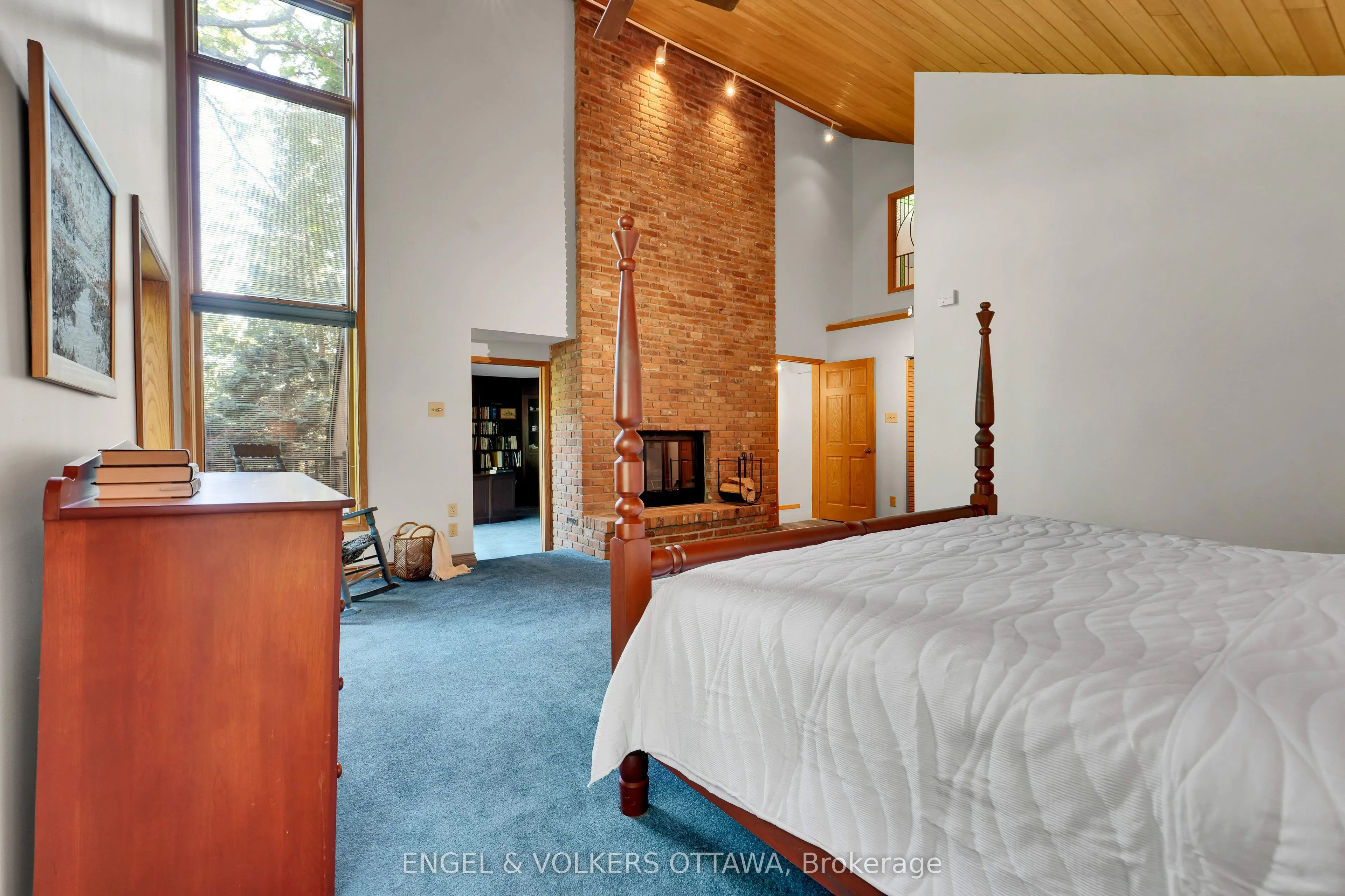 7 Mid Pines Grove