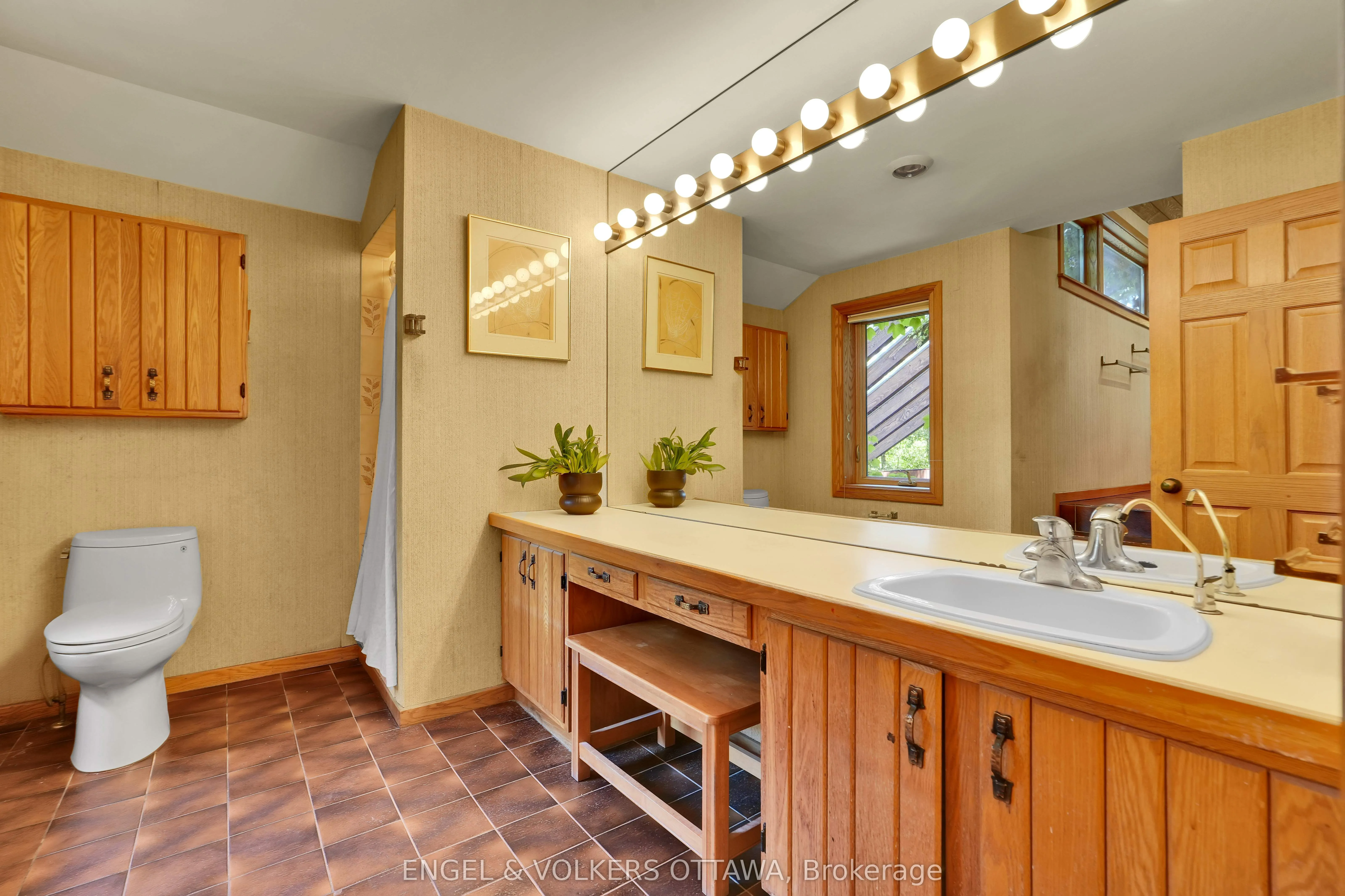7 Mid Pines Grove