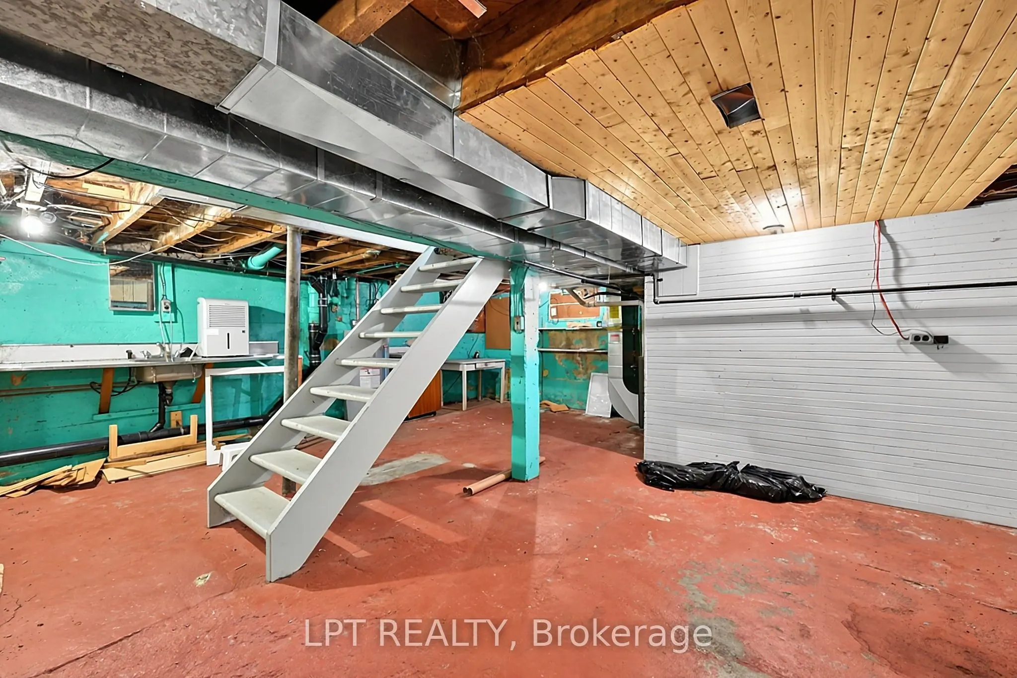 190 Winewood Avenue W