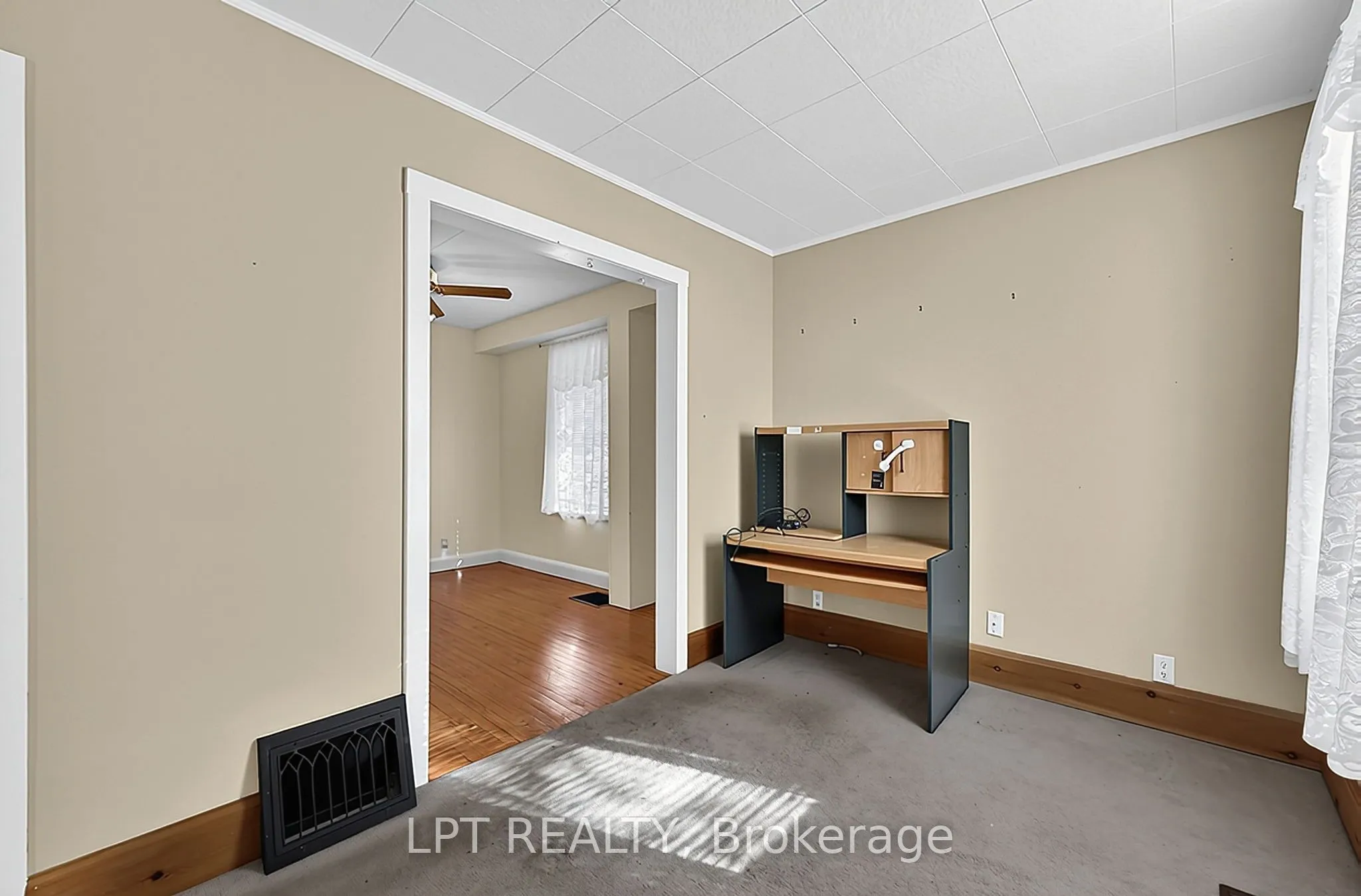 190 Winewood Avenue W