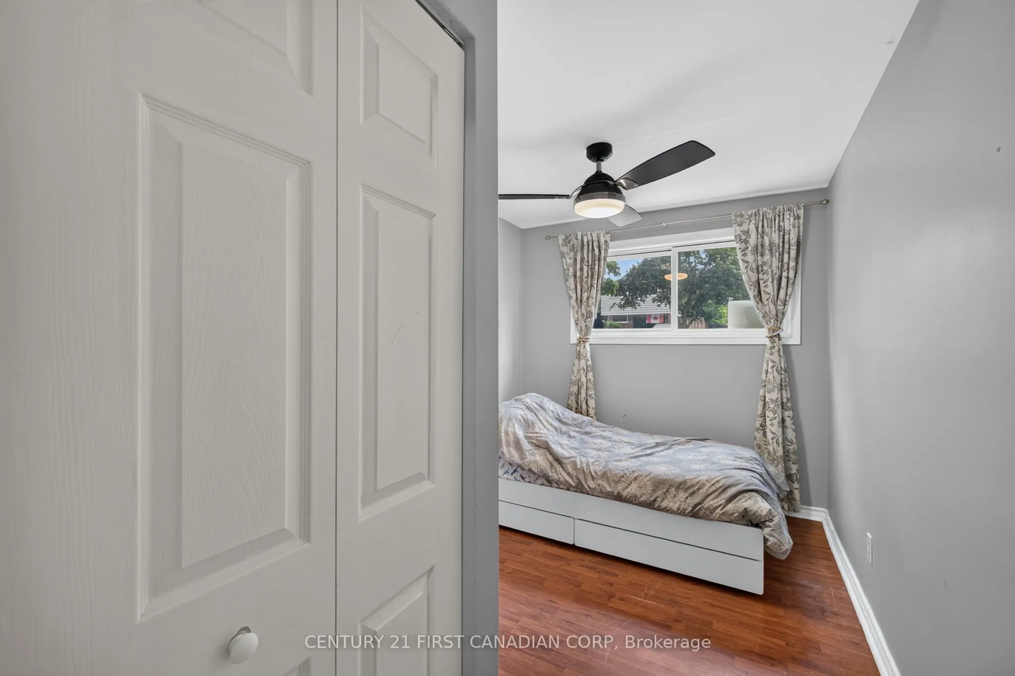 285 Panorama Crescent