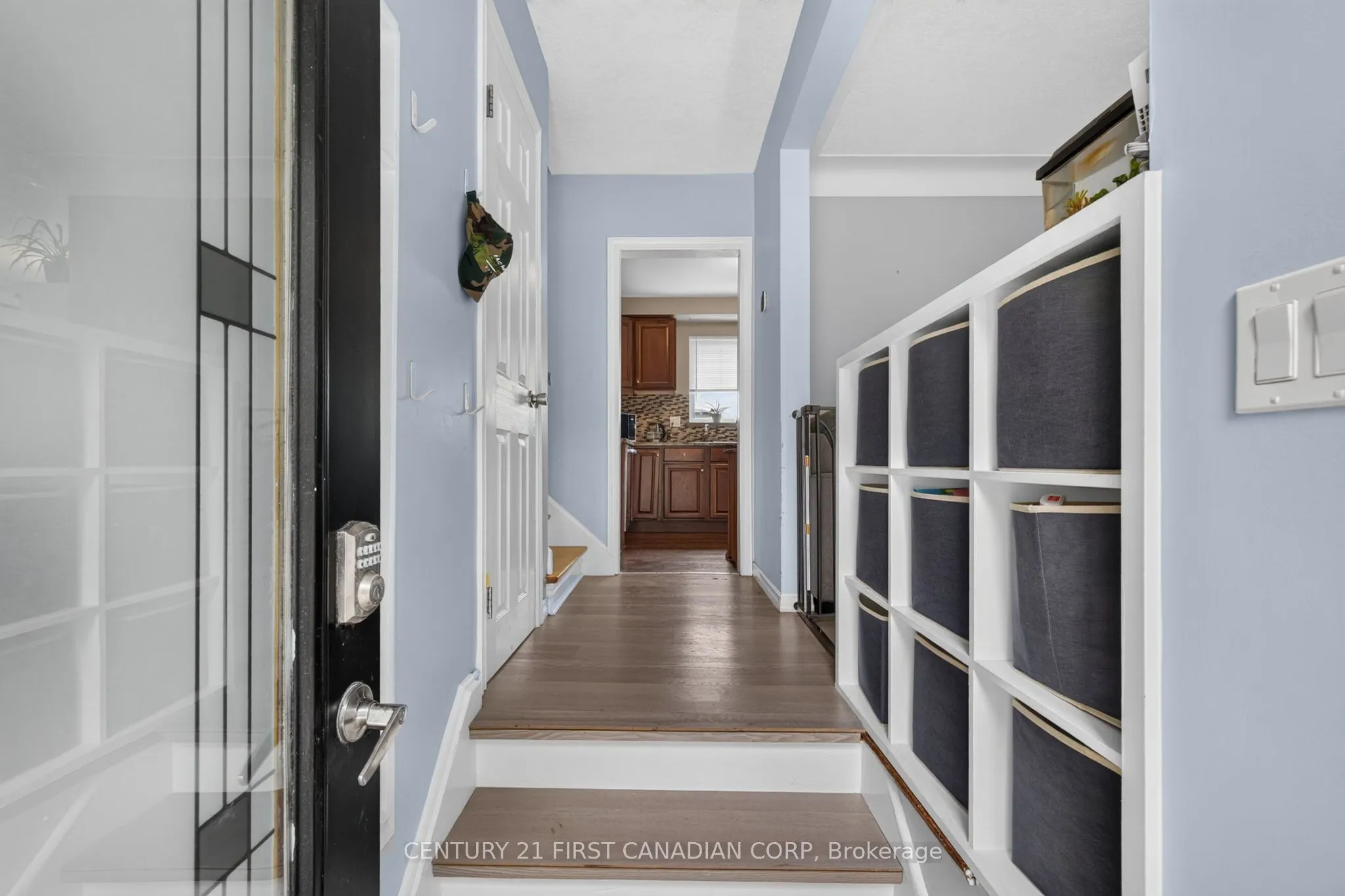 285 Panorama Crescent