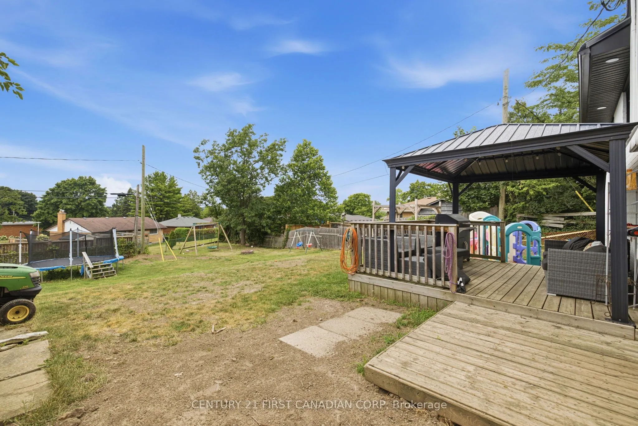 285 Panorama Crescent