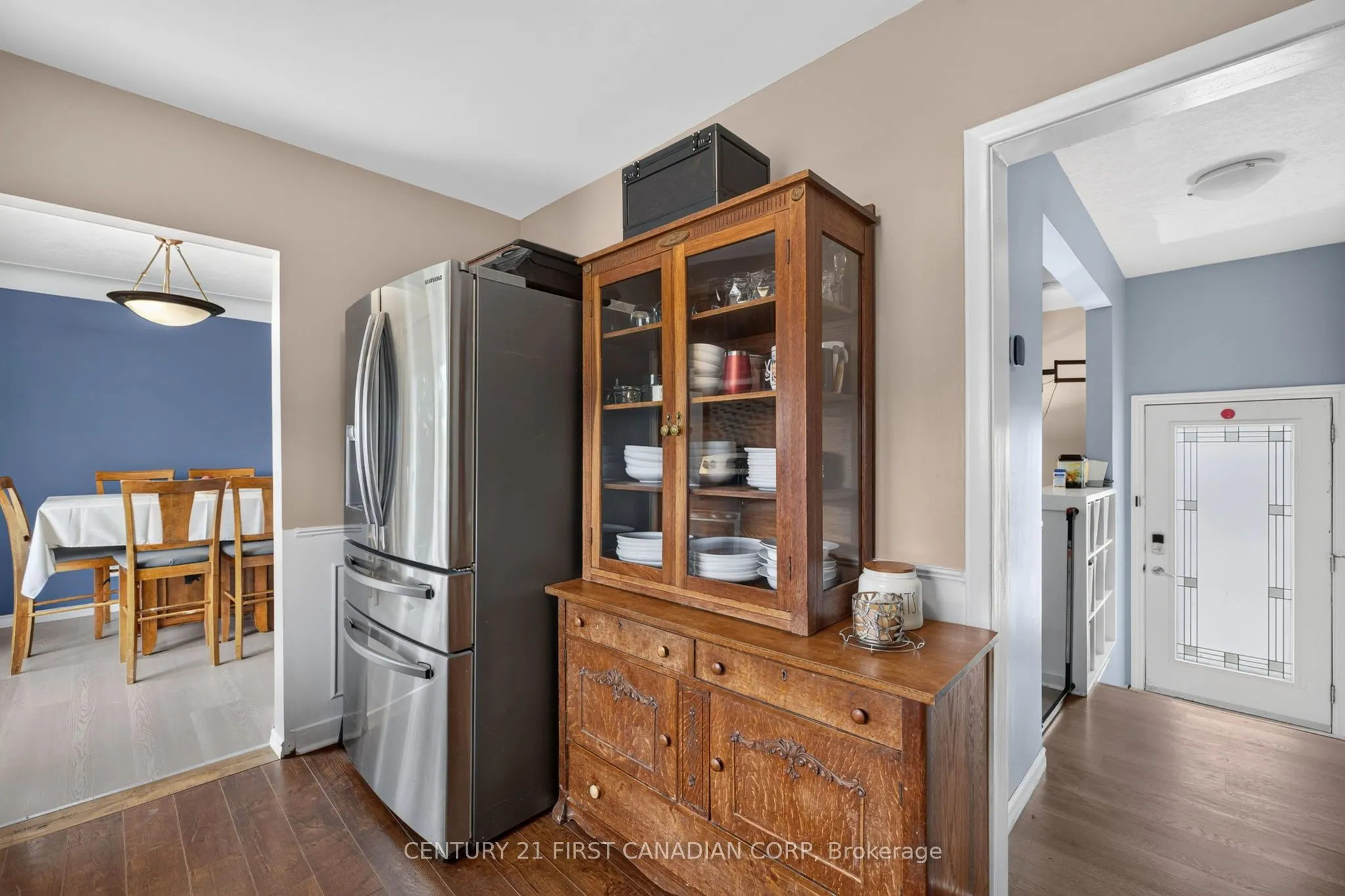 285 Panorama Crescent