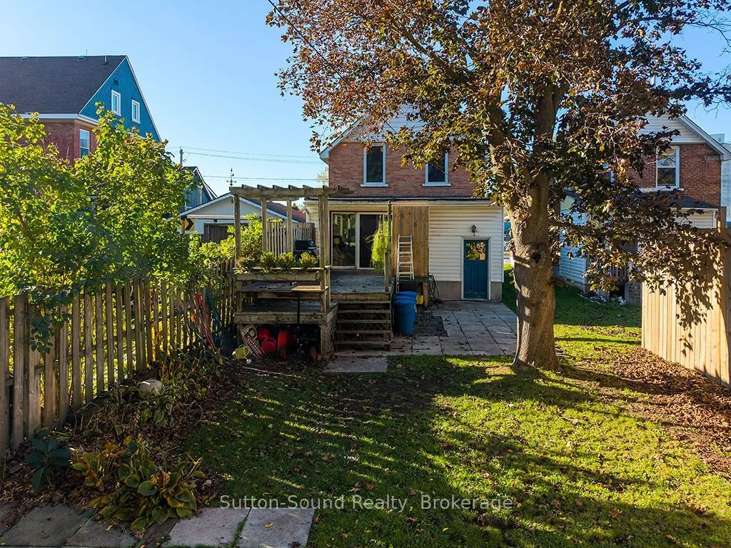 1219 2ND Avenue E
