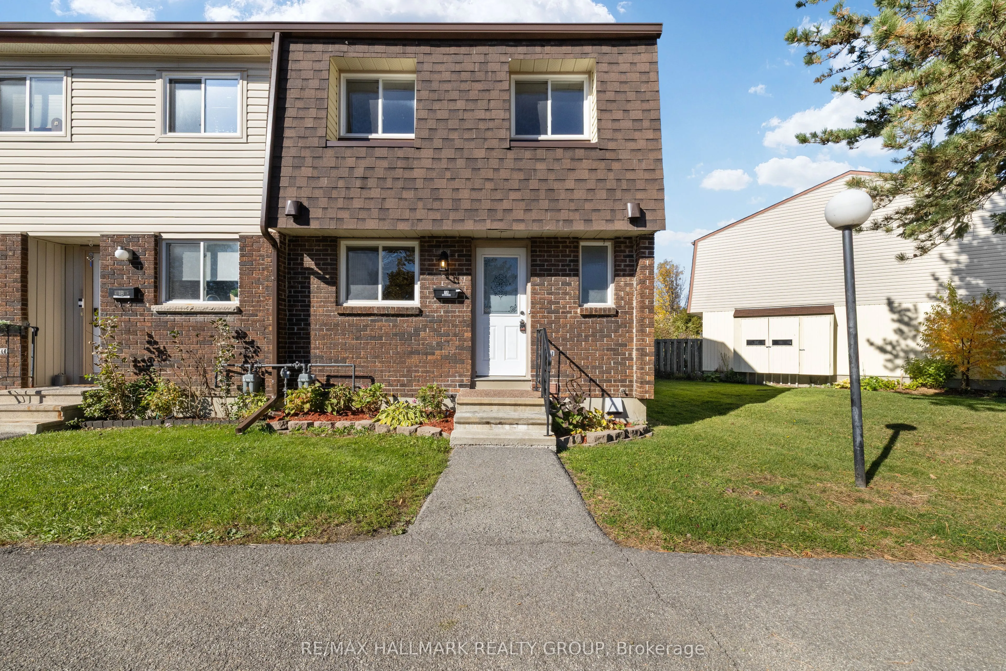 1A Forester Crescent #40