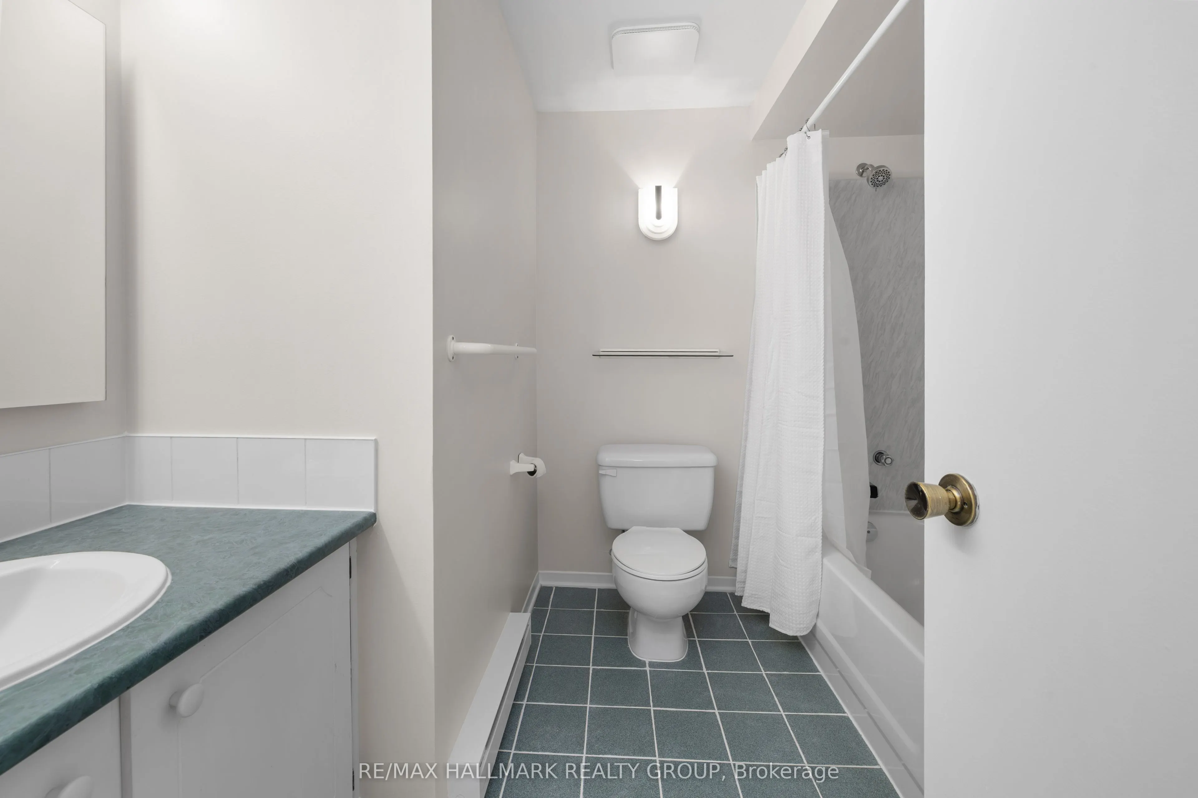 1A Forester Crescent #40
