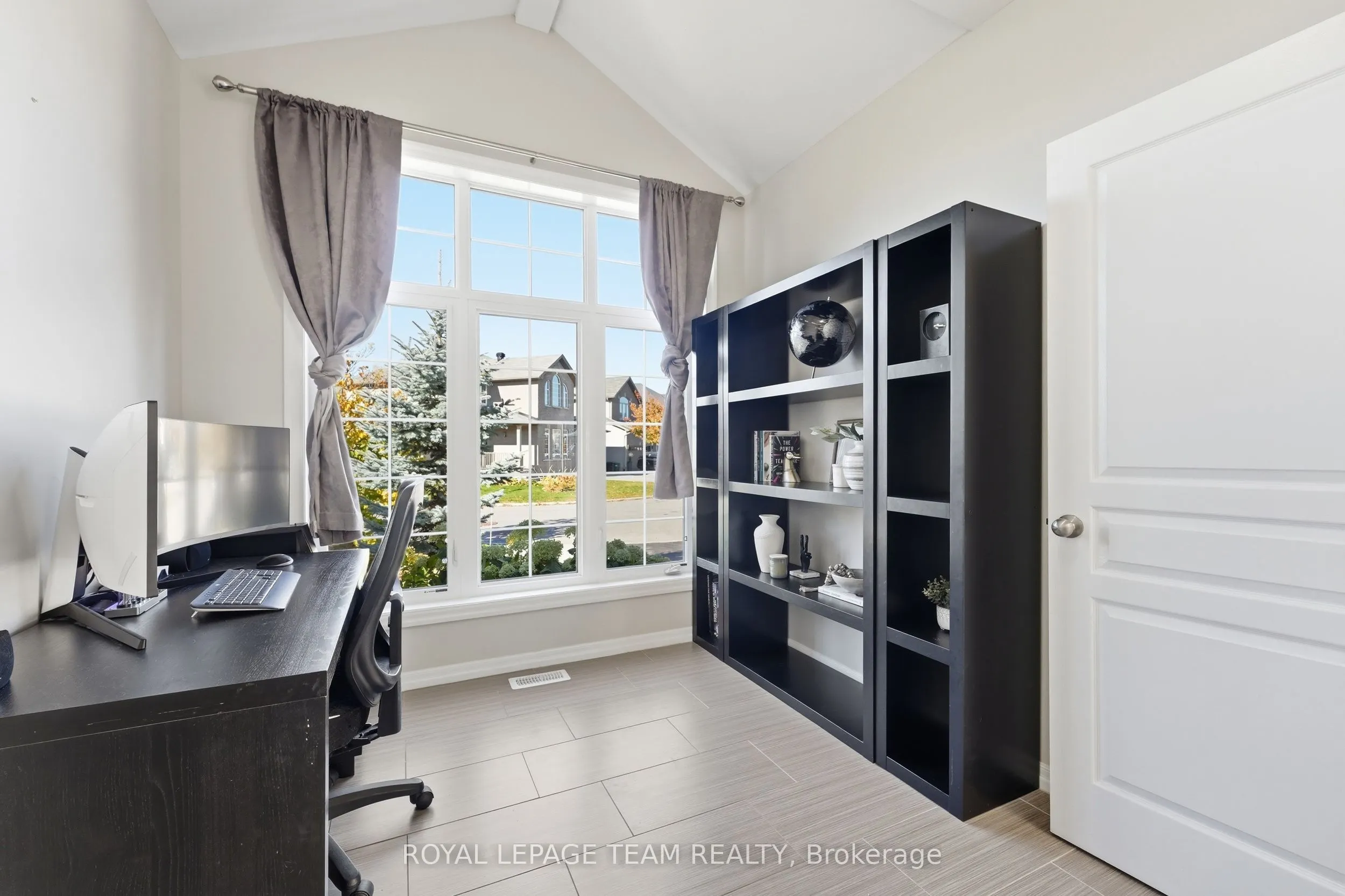 230 Dave Smith Crescent