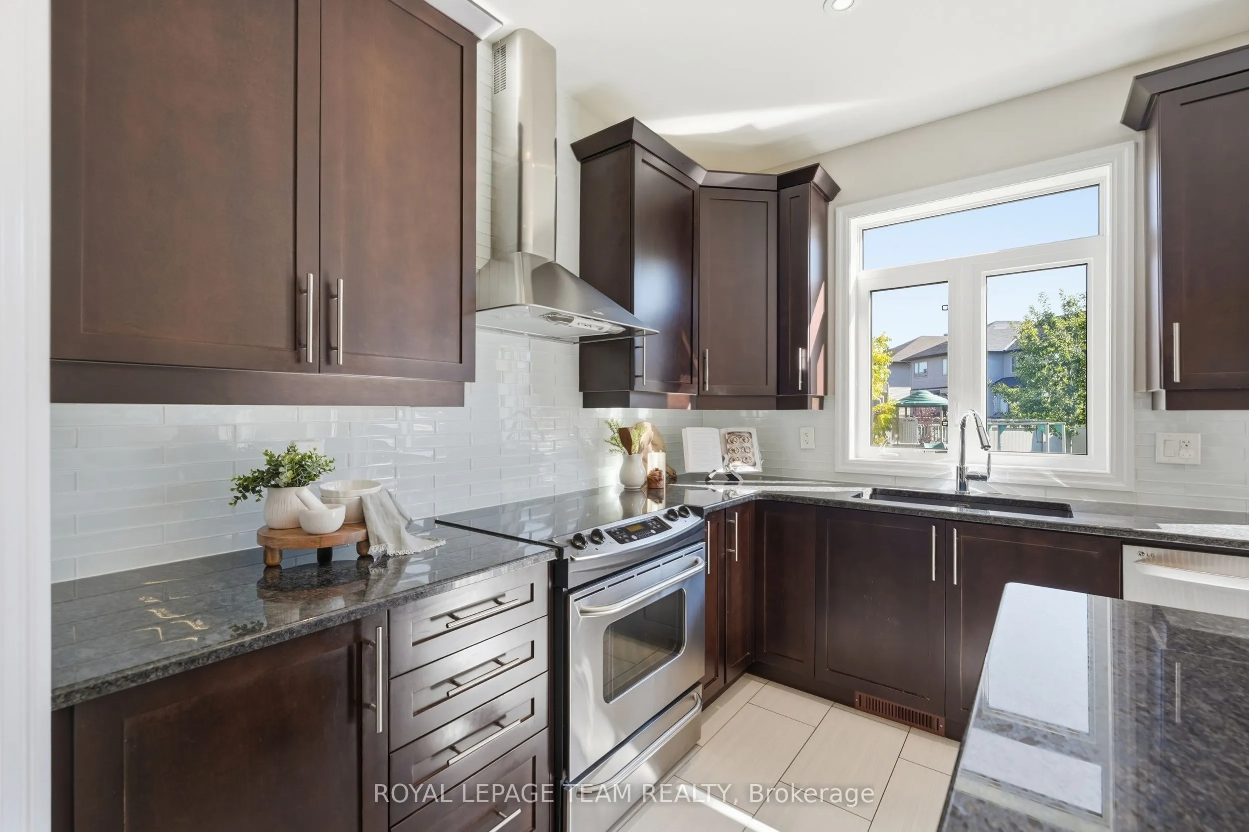 230 Dave Smith Crescent