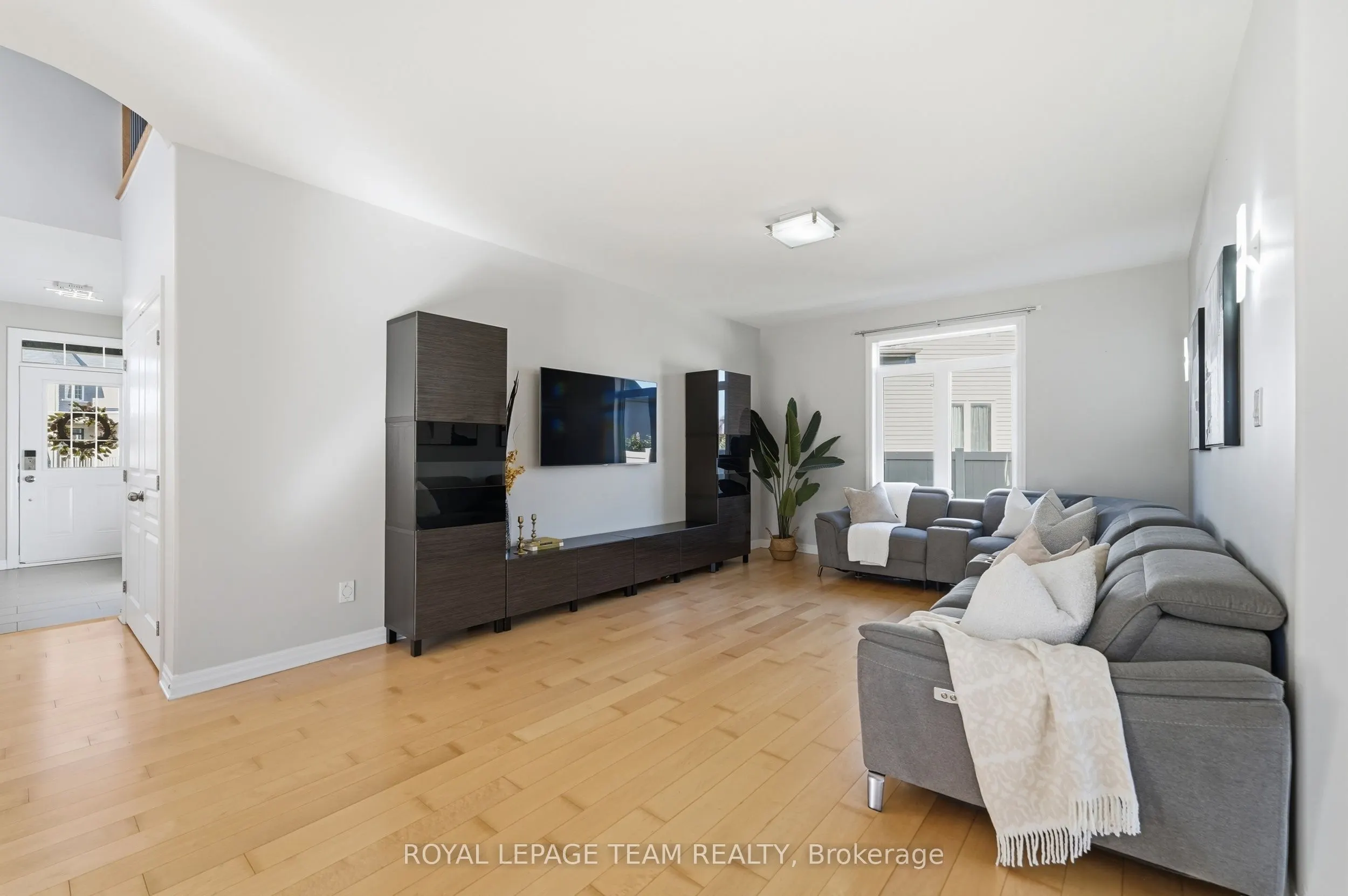 230 Dave Smith Crescent