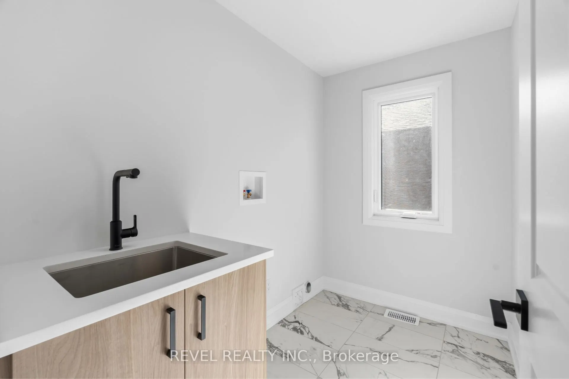 6345 Jewel Common