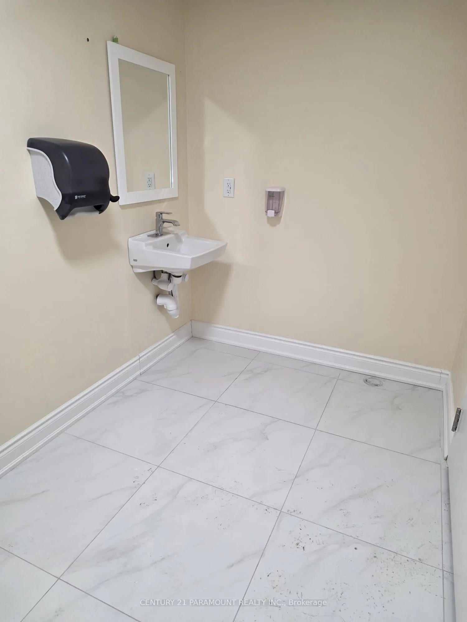 587 Hanlon Creek Boulevard #18 Main Level