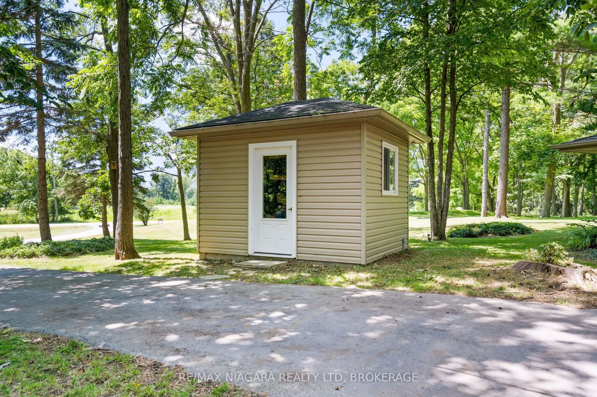 429 Ridge Road E