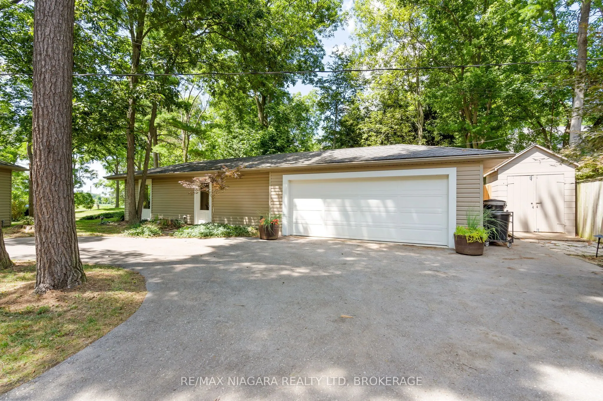 429 Ridge Road E