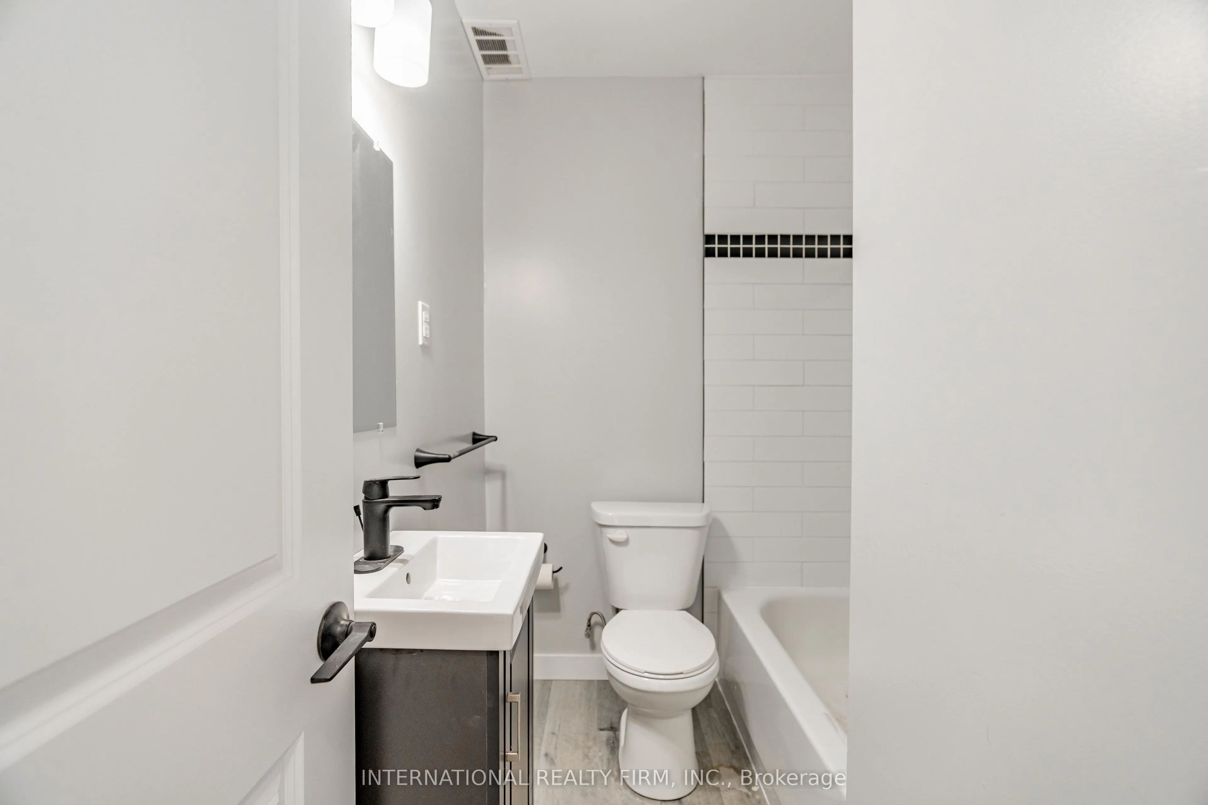 1284 Gramercy Park Place #103