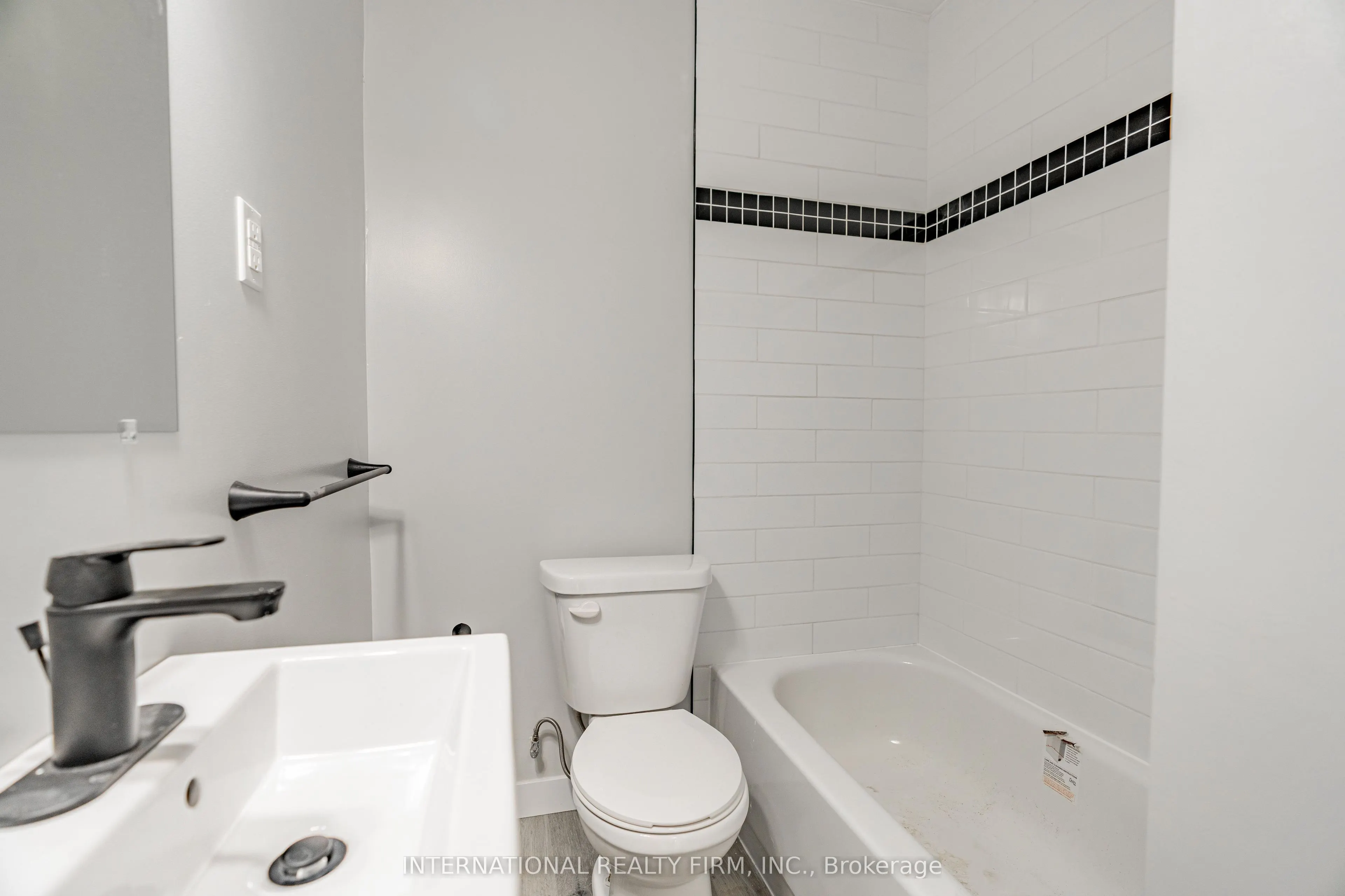 1284 Gramercy Park Place #103