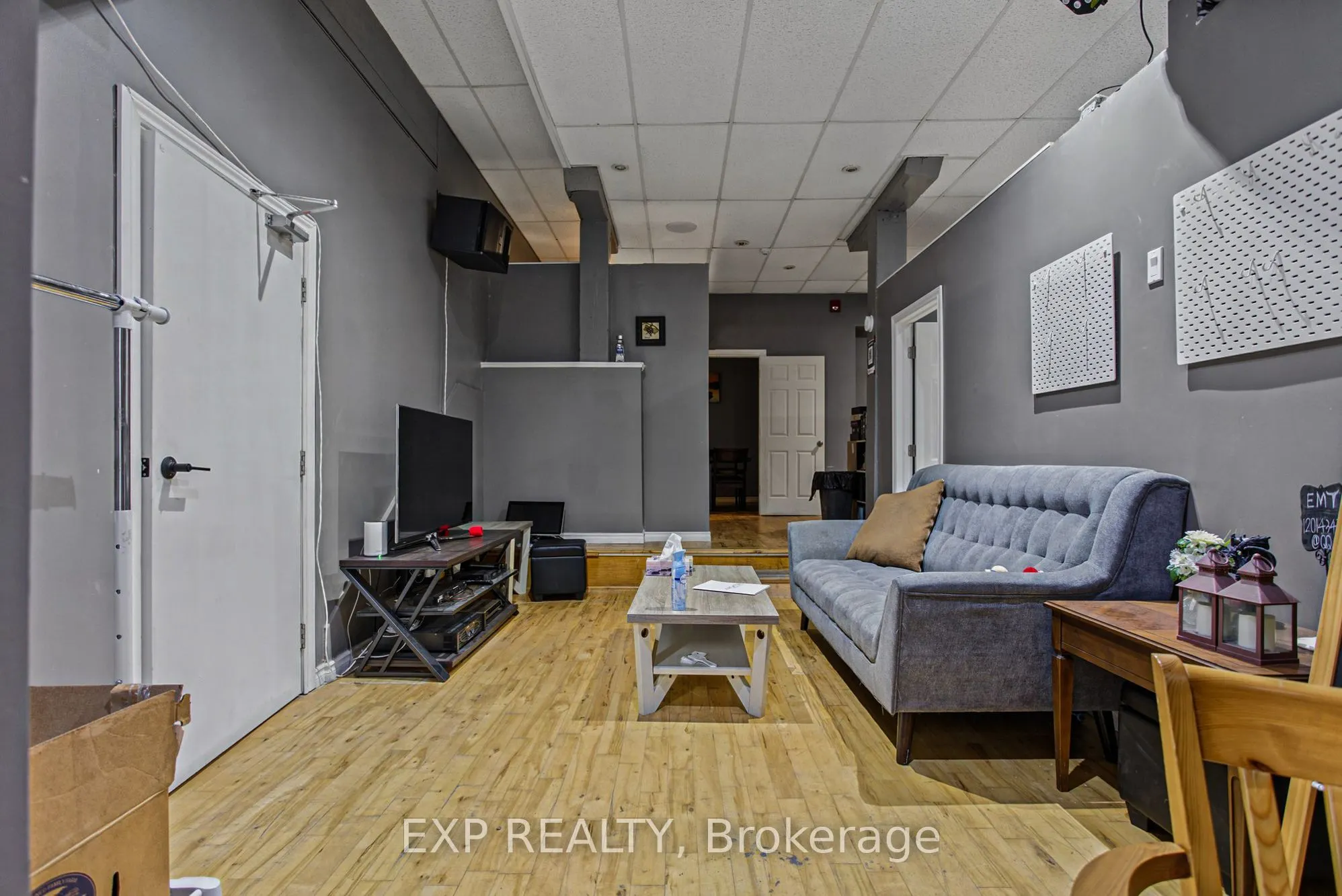 71 Main Street E