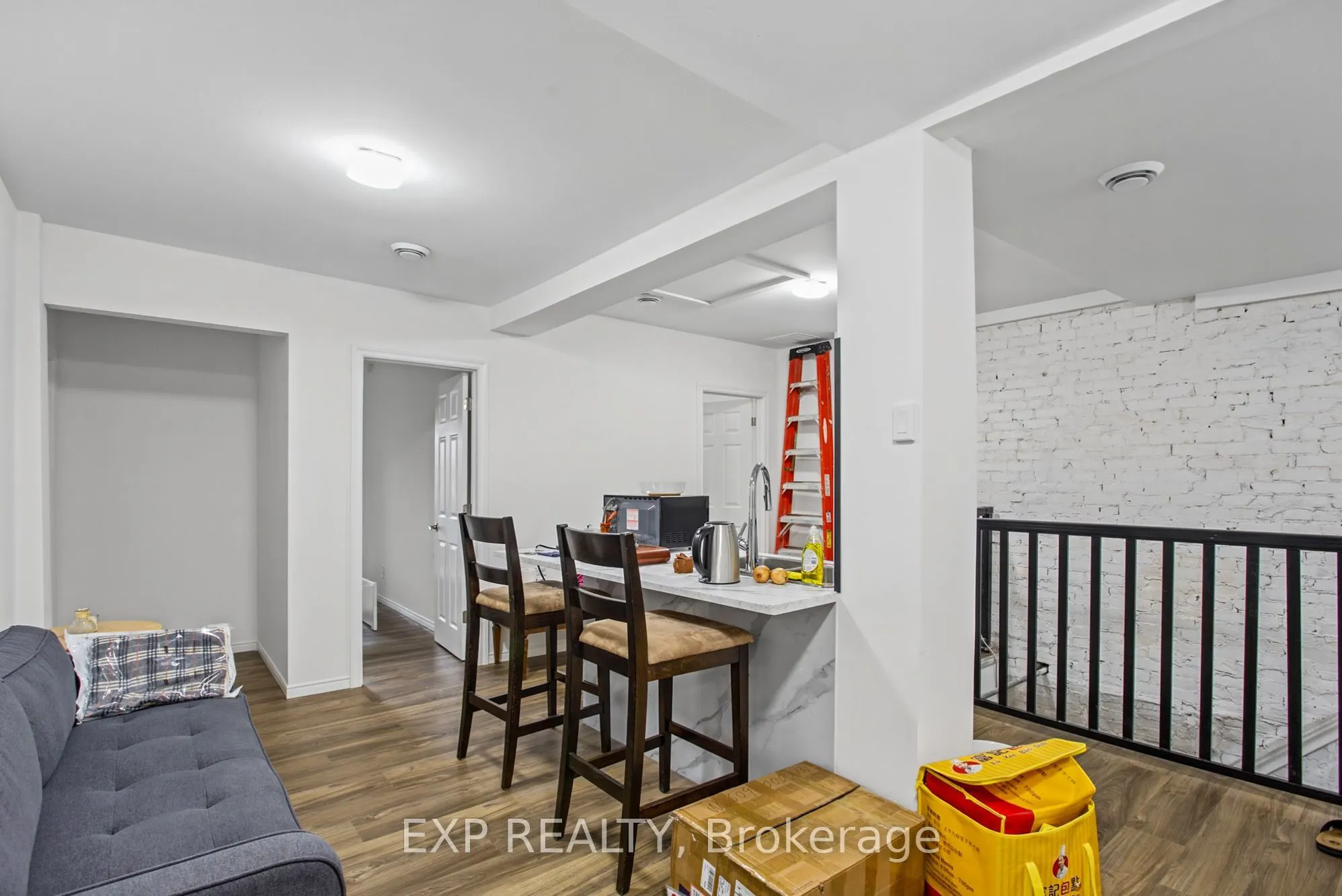 71 Main Street E