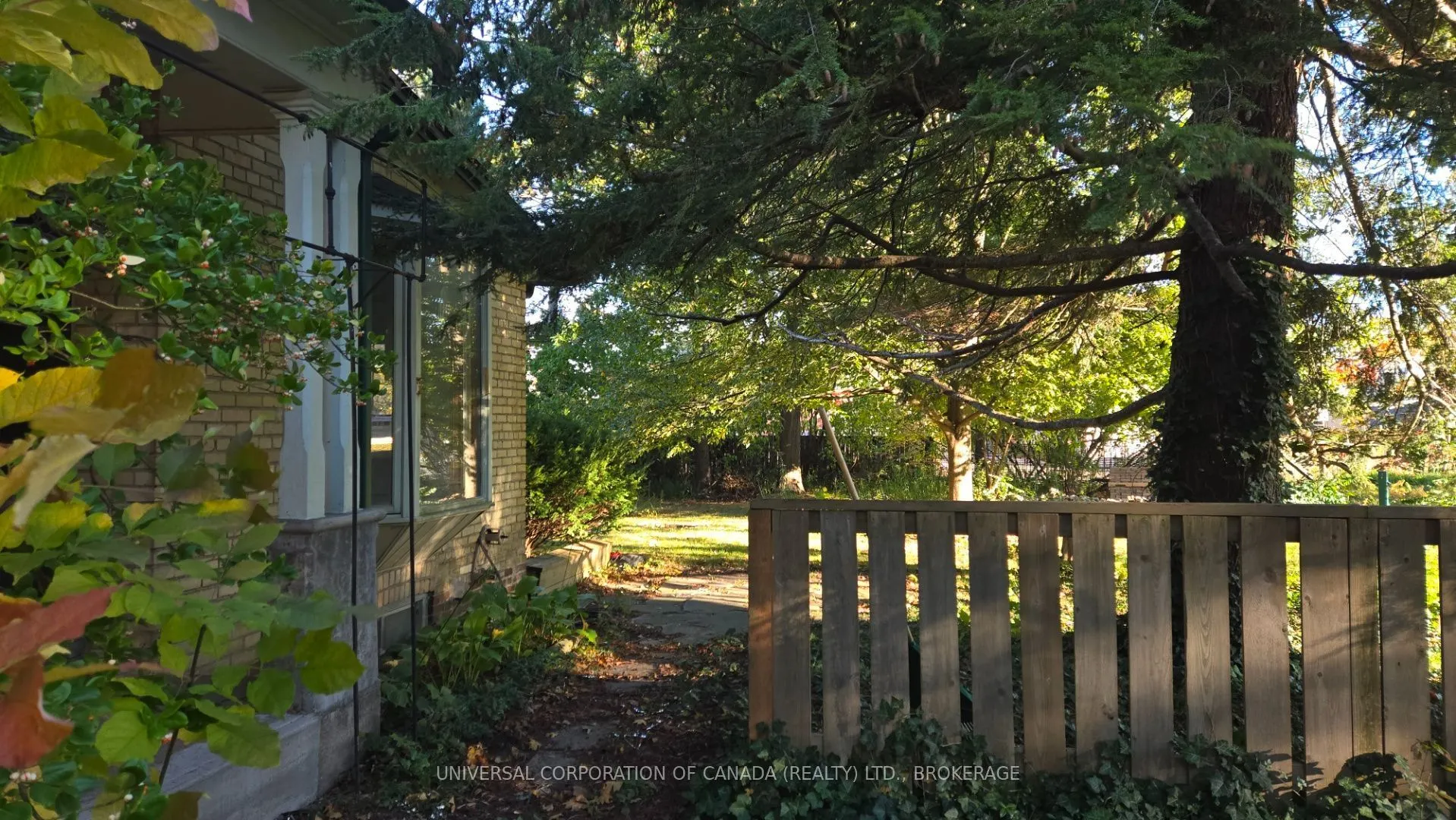 103 Sydenham Street W