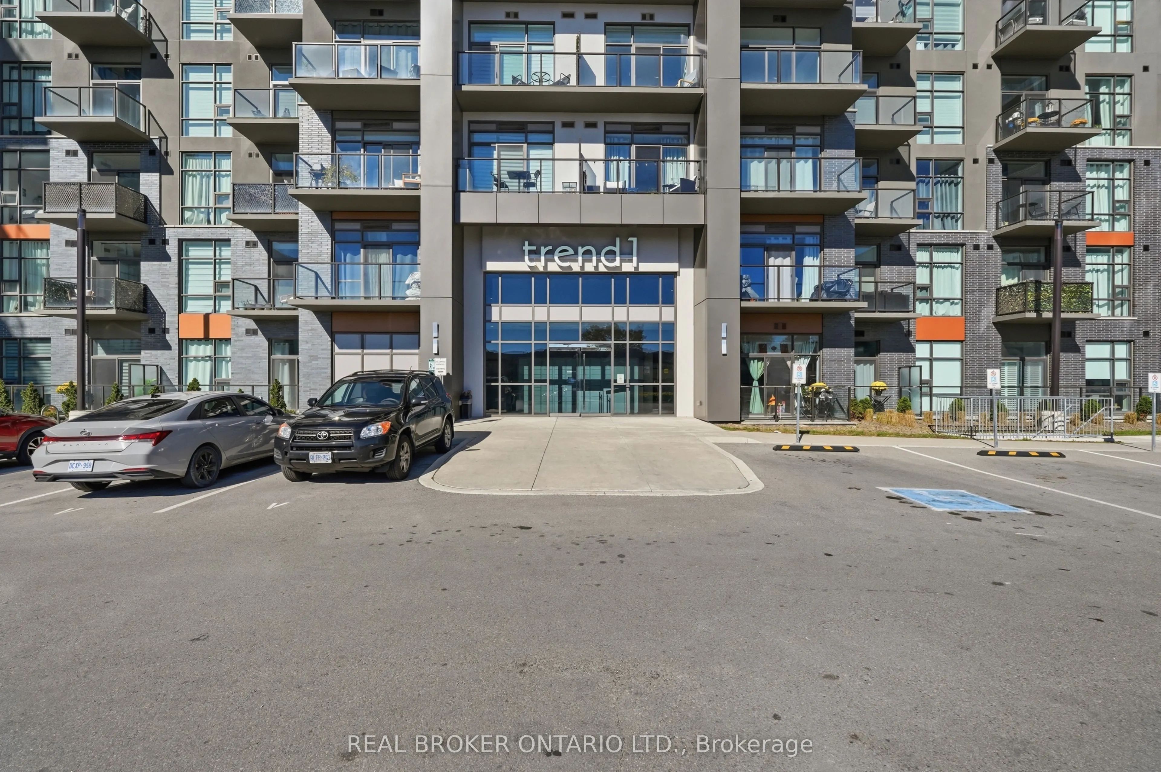 450 Dundas Street E #425