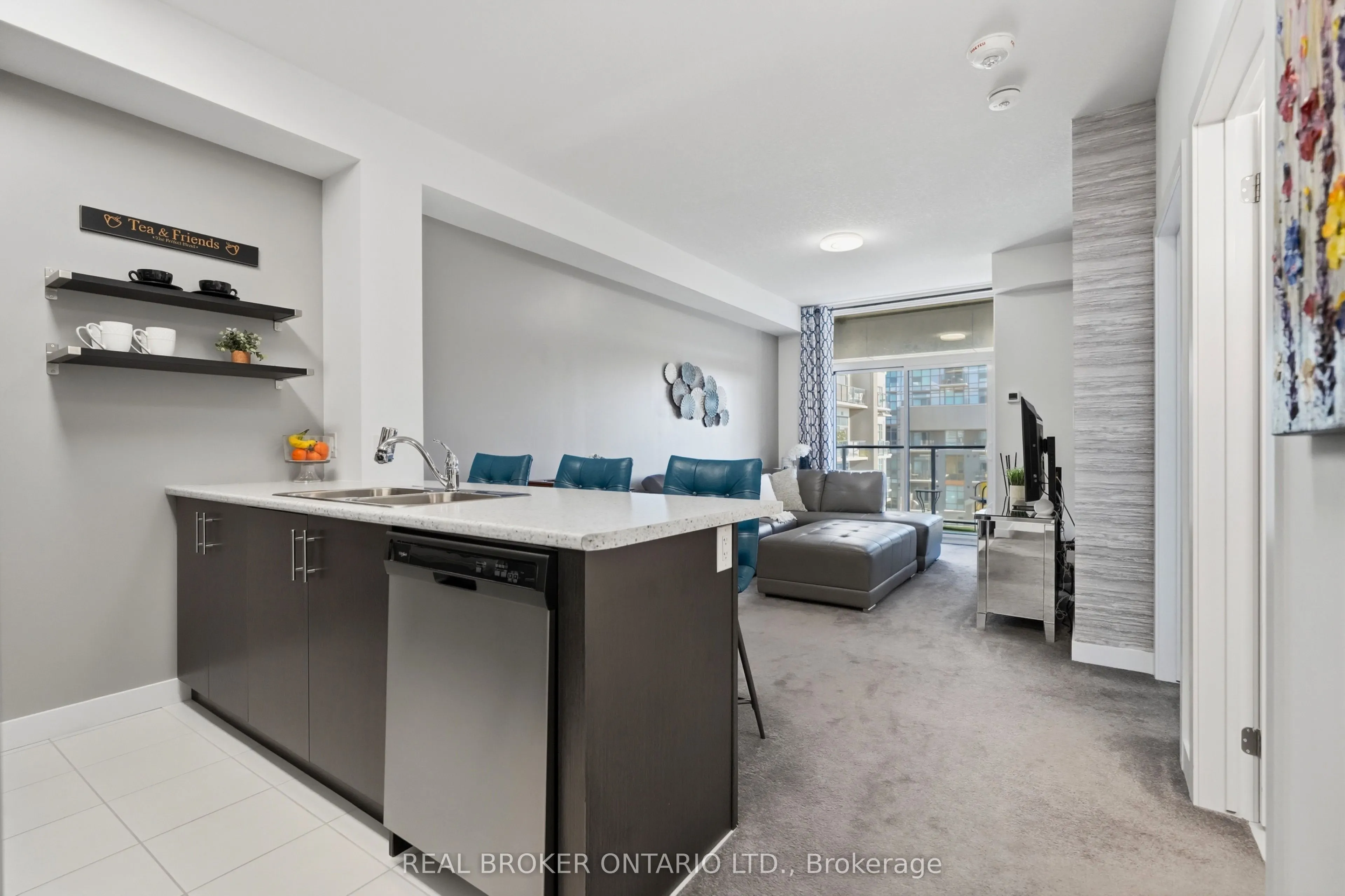 450 Dundas Street E #425