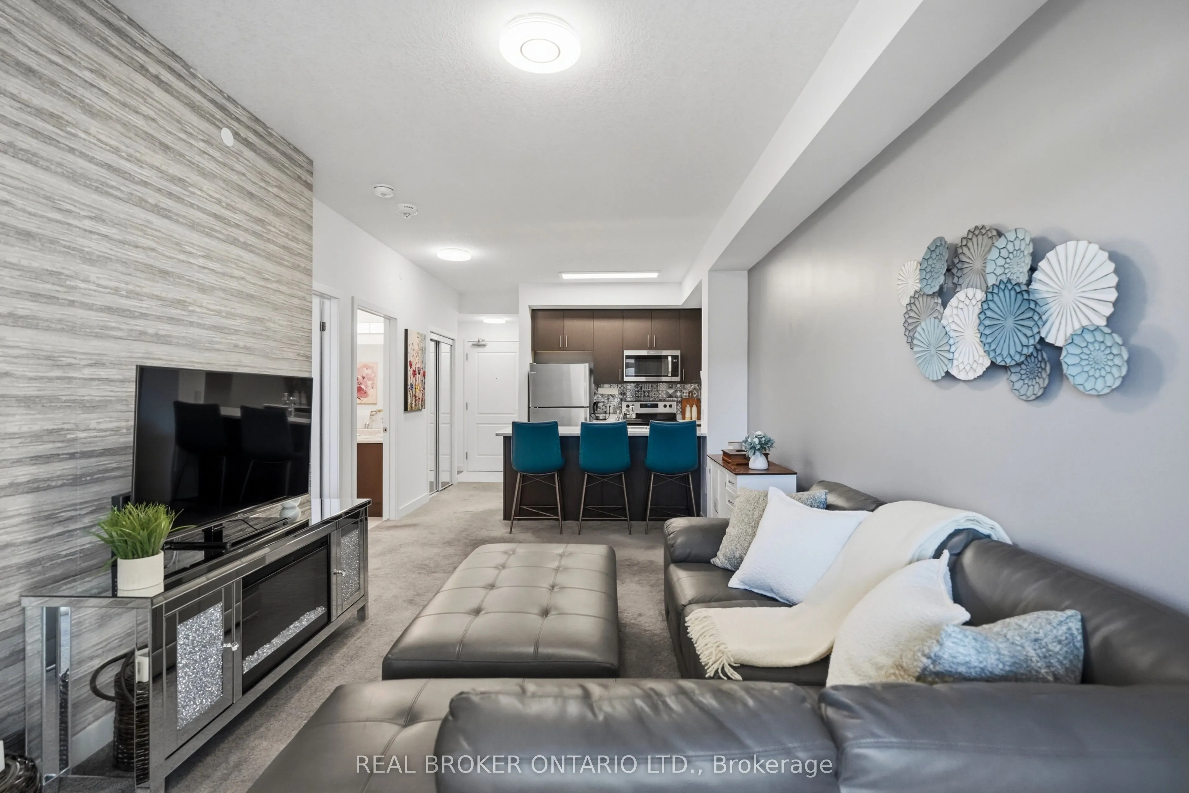 450 Dundas Street E #425
