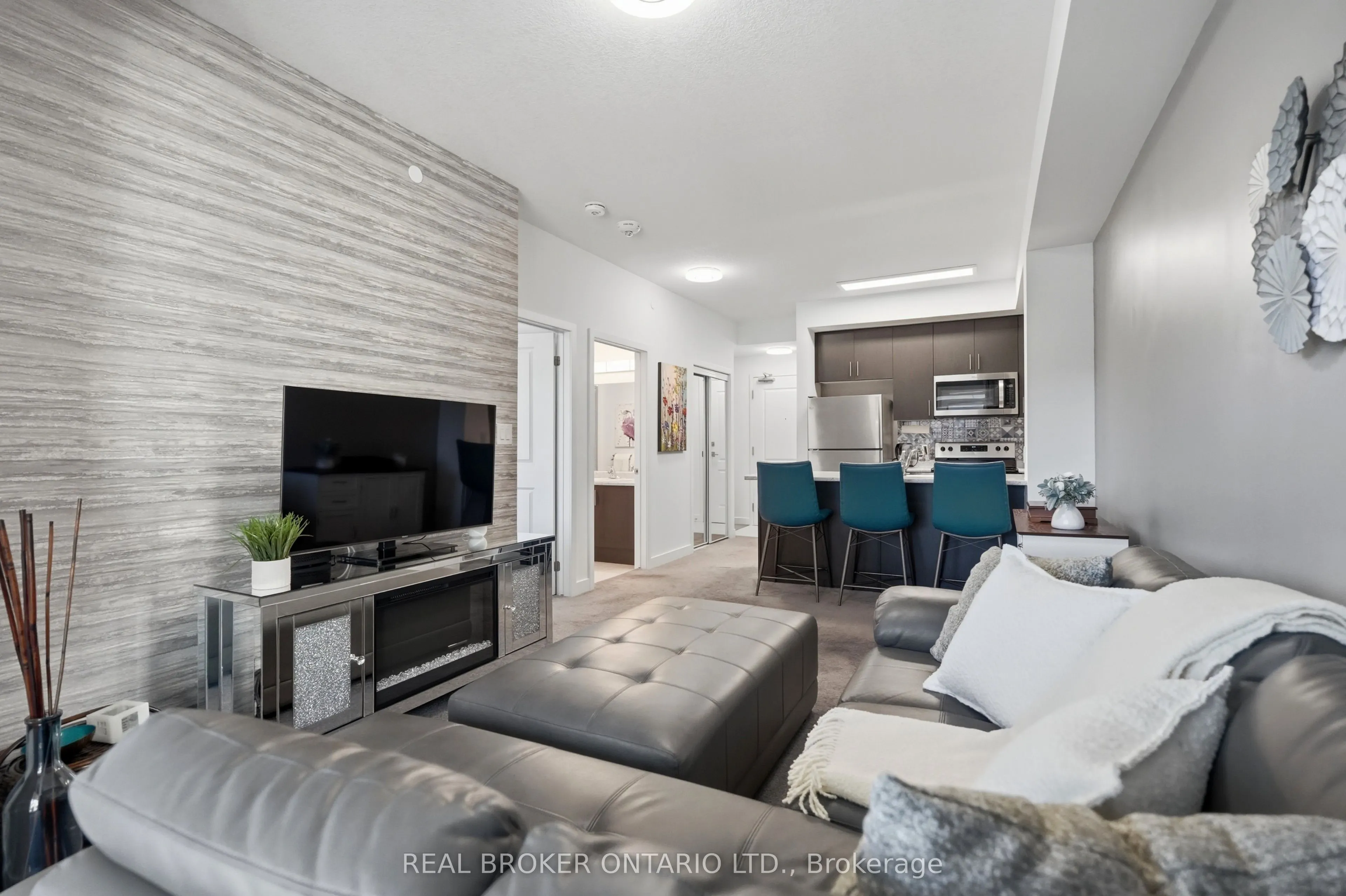 450 Dundas Street E #425