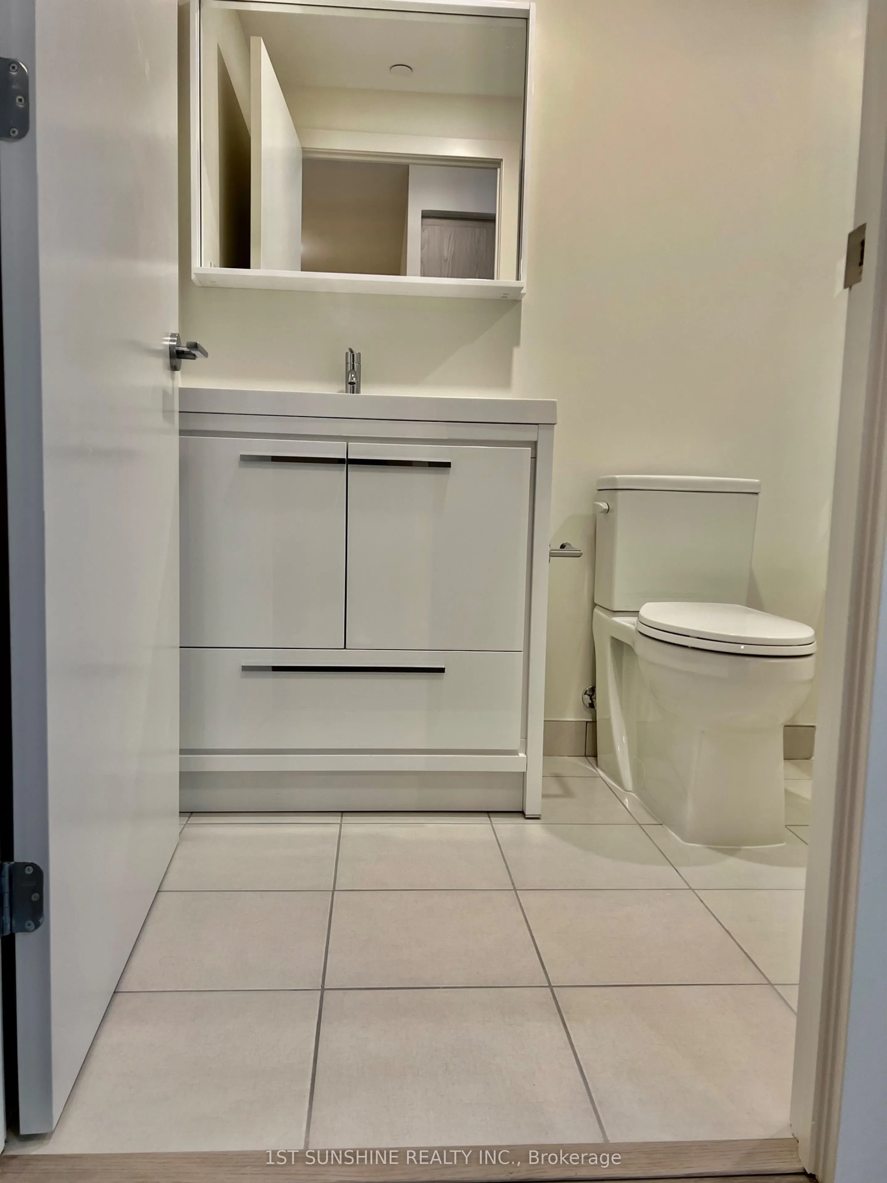 212 King William Street #1112