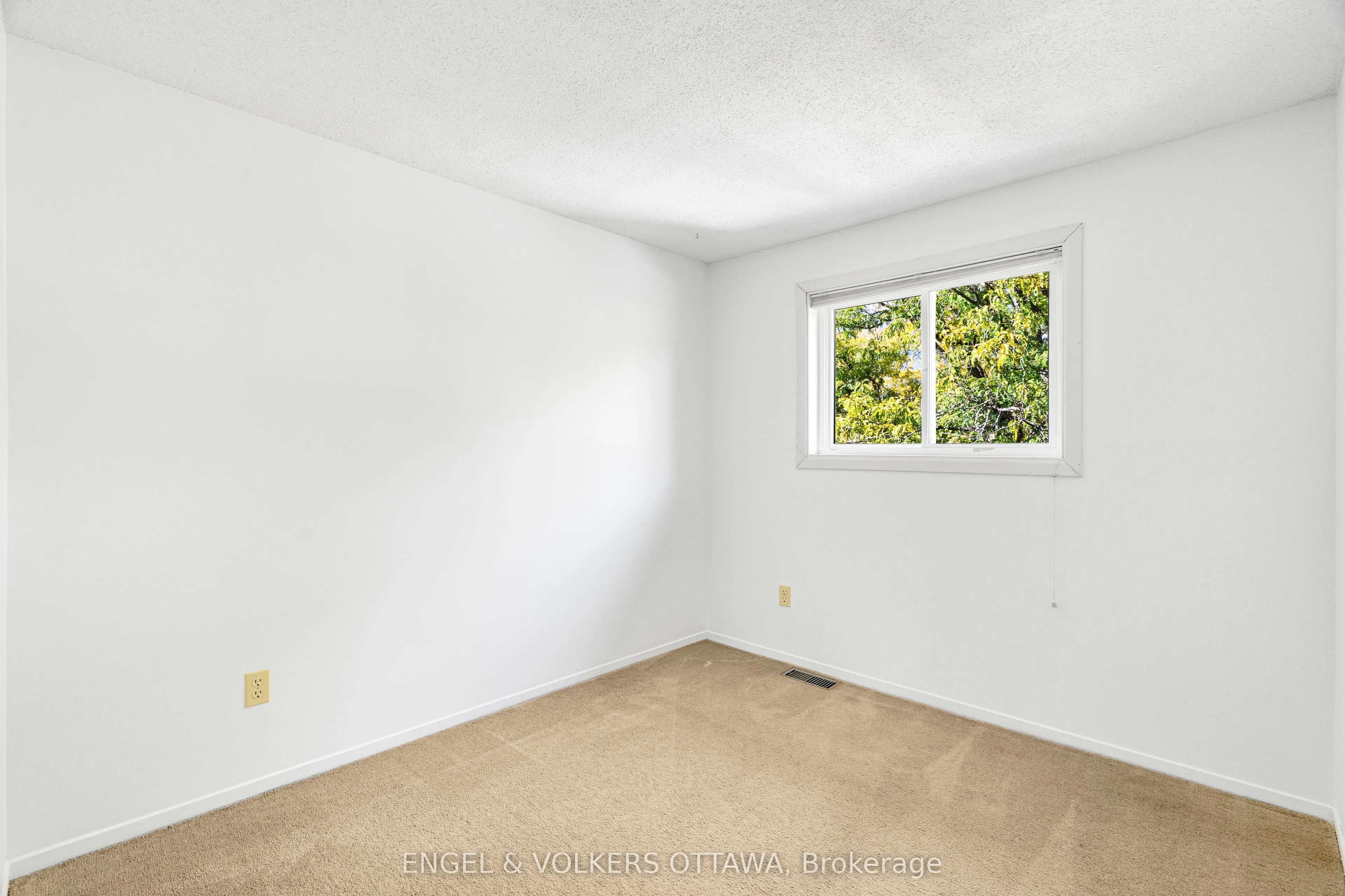 1379 Ambridge Way