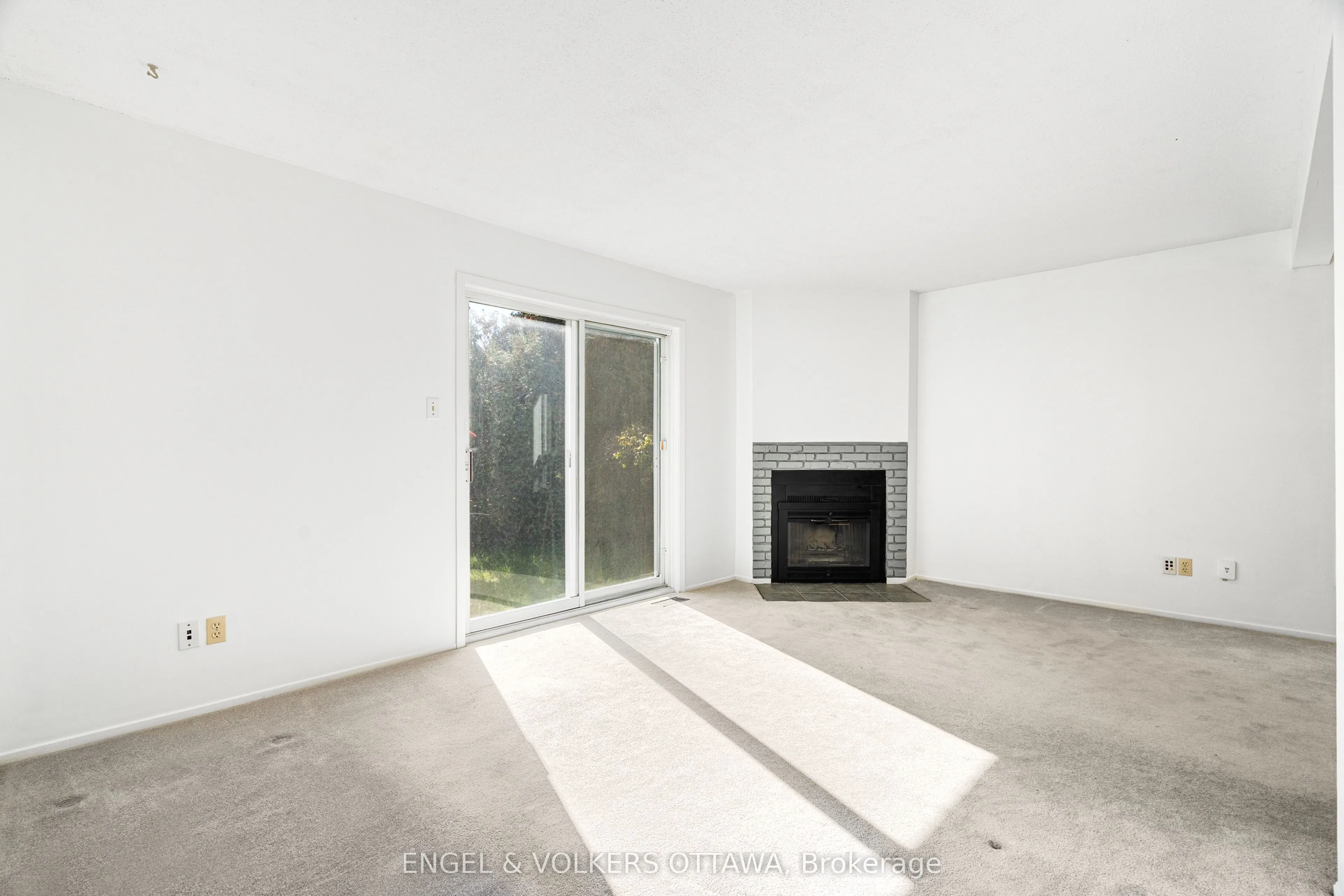 1379 Ambridge Way