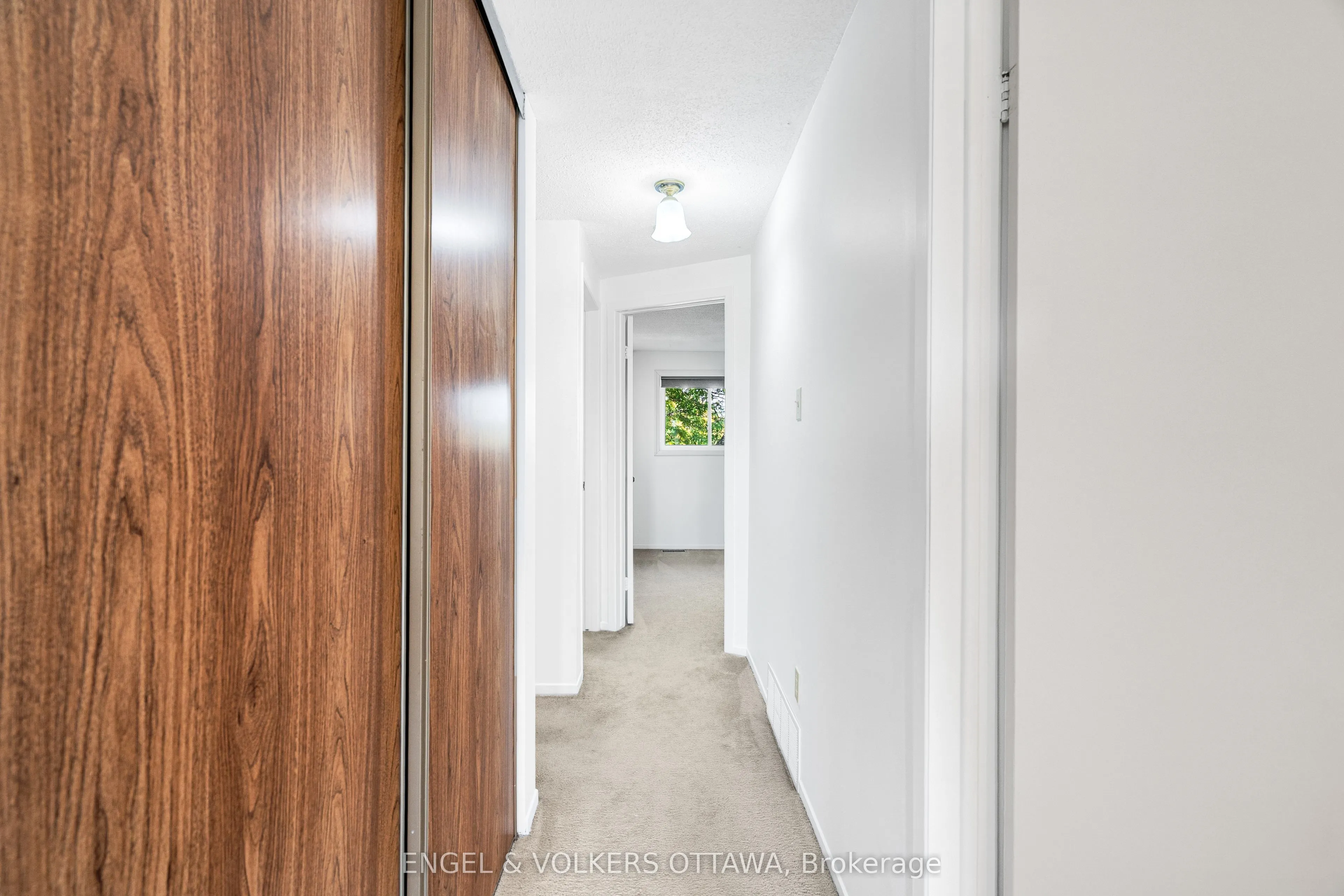 1379 Ambridge Way