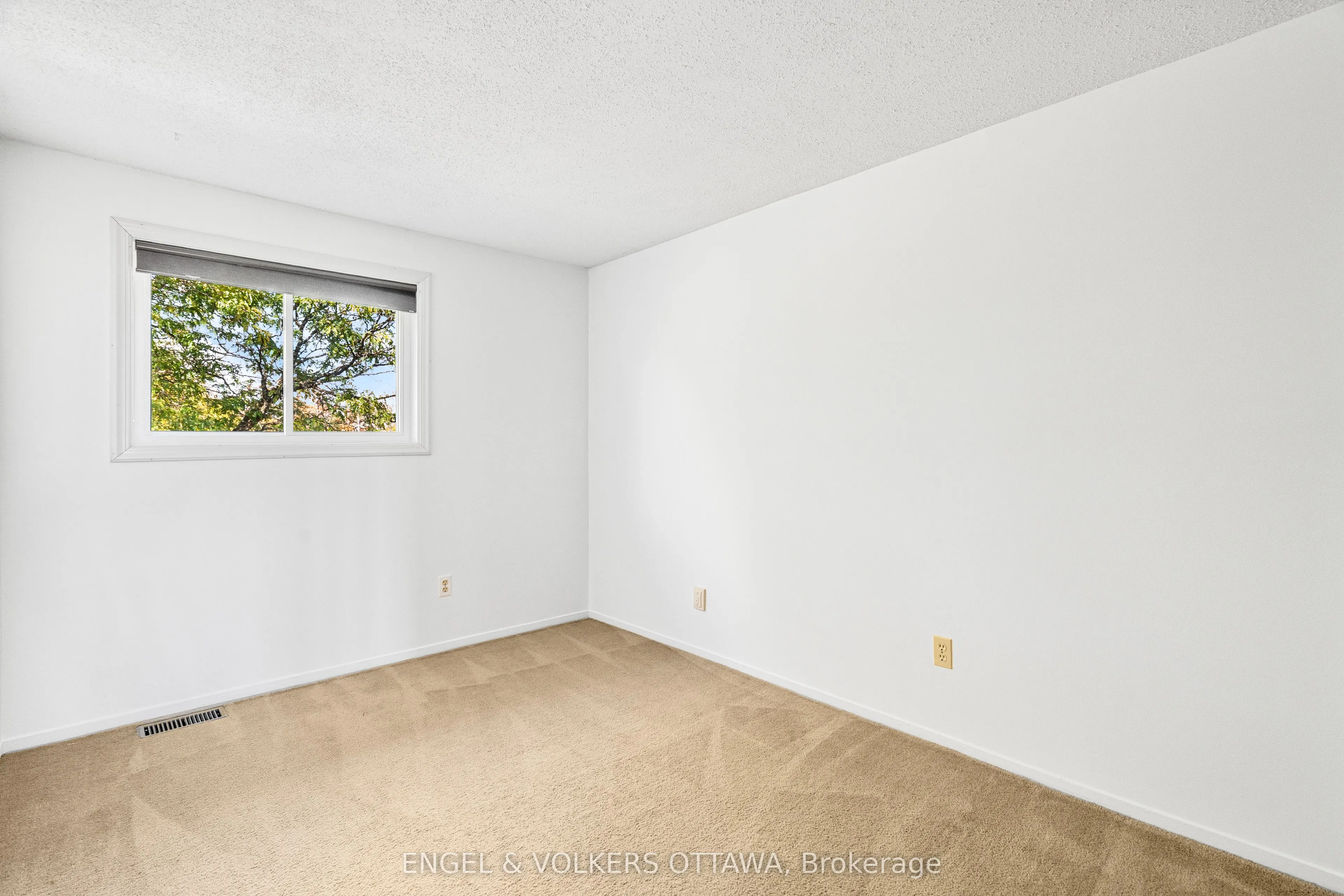 1379 Ambridge Way