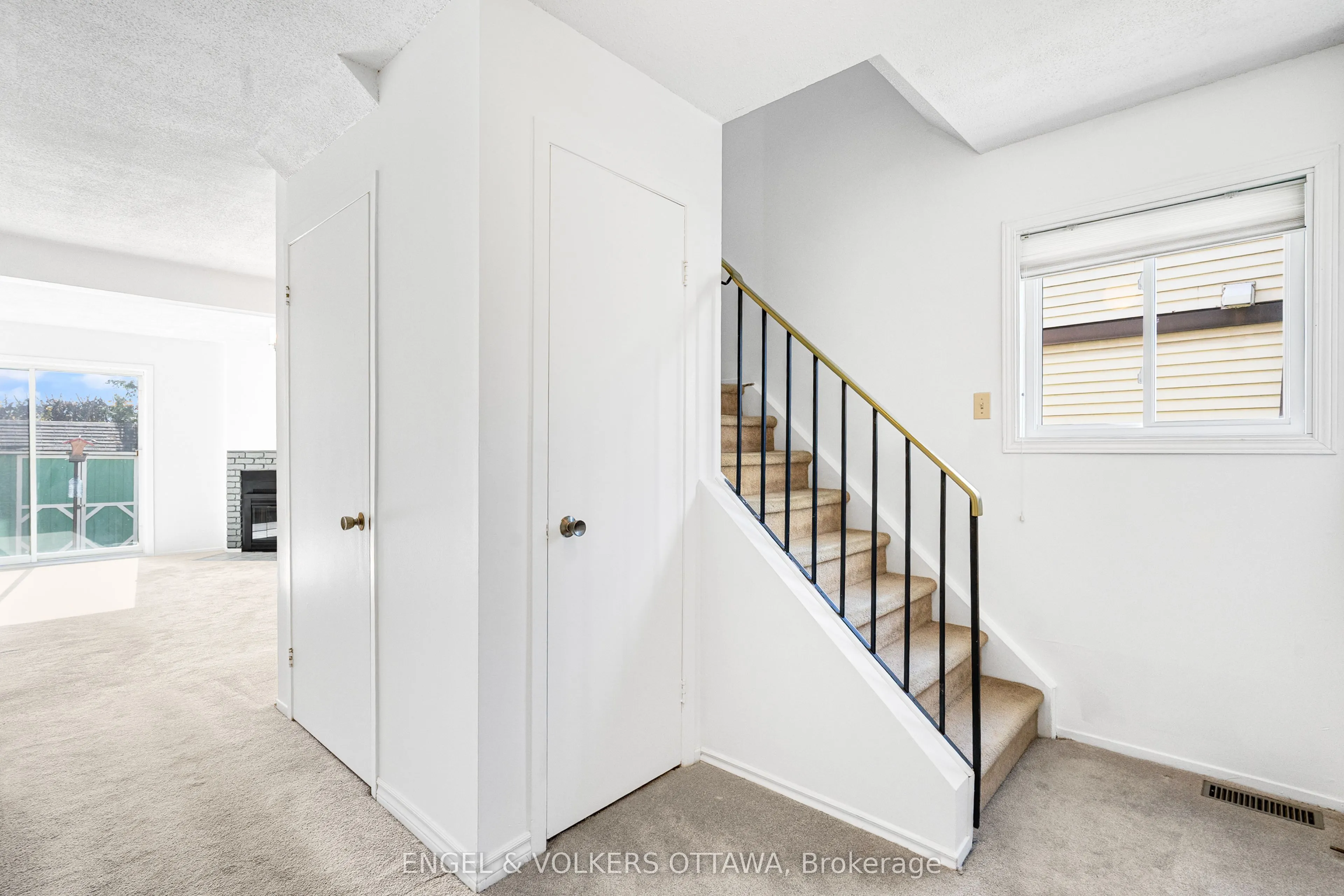 1379 Ambridge Way