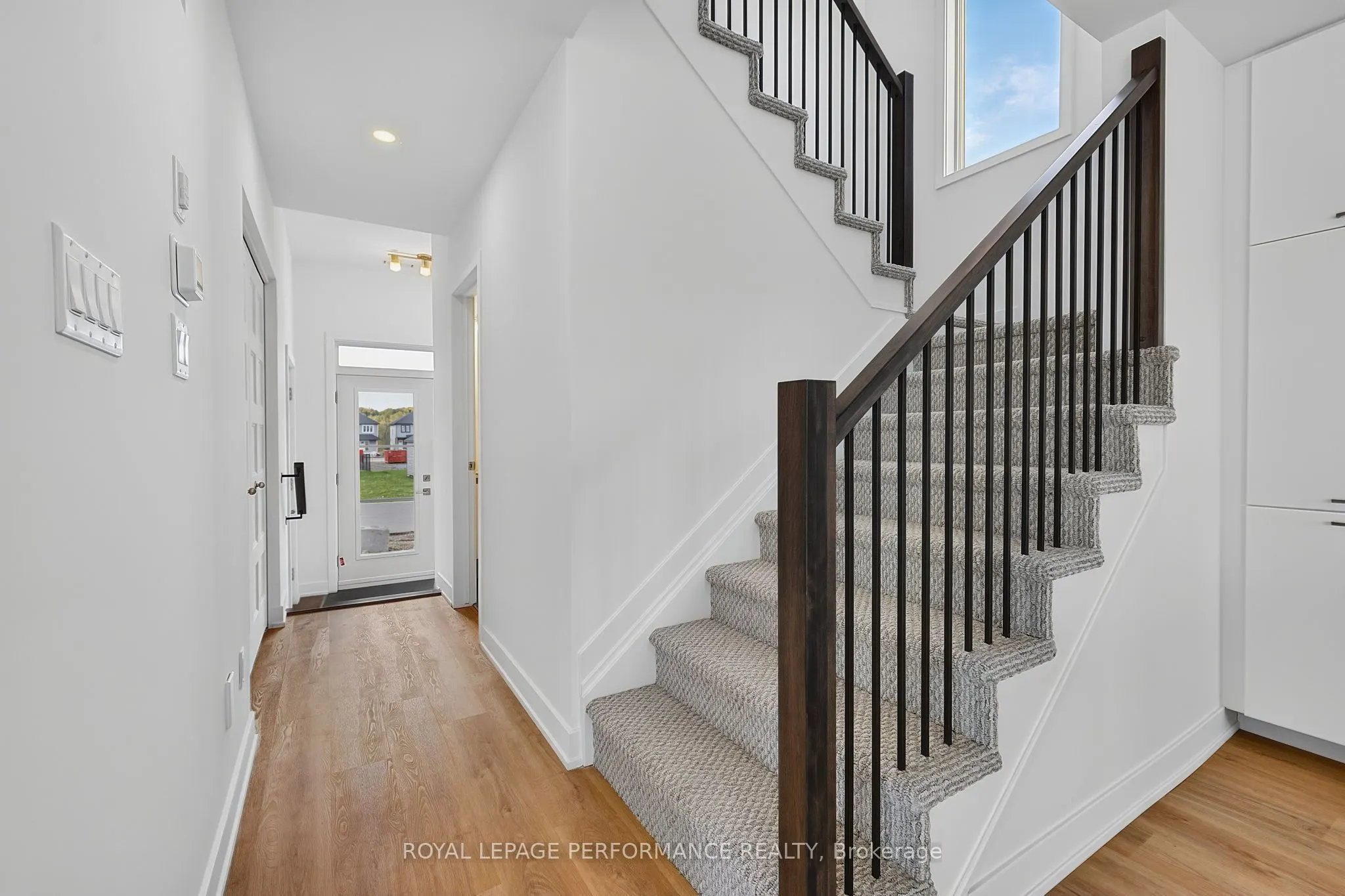 1367 DIAMOND Street