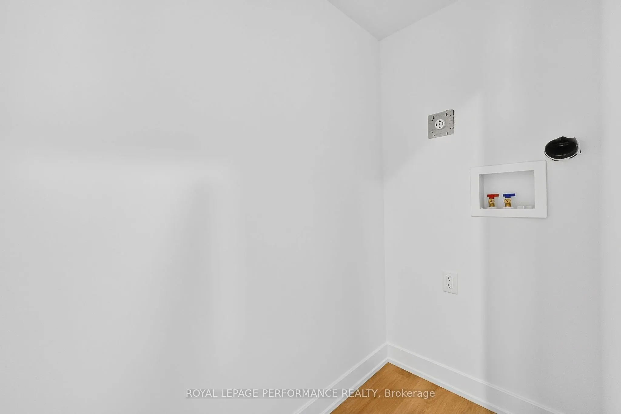 1367 DIAMOND Street