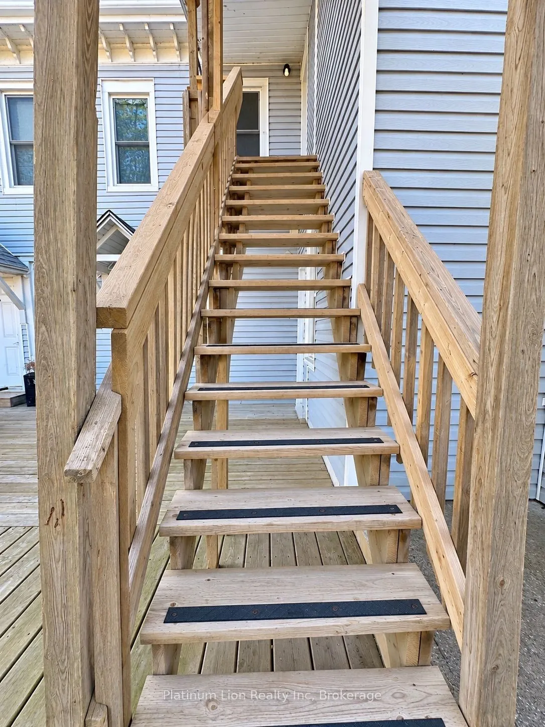 25 Sugarloaf Street #4B