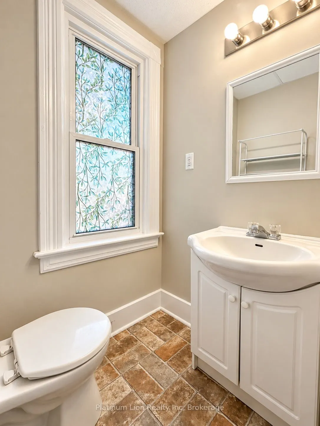25 Sugarloaf Street #4B