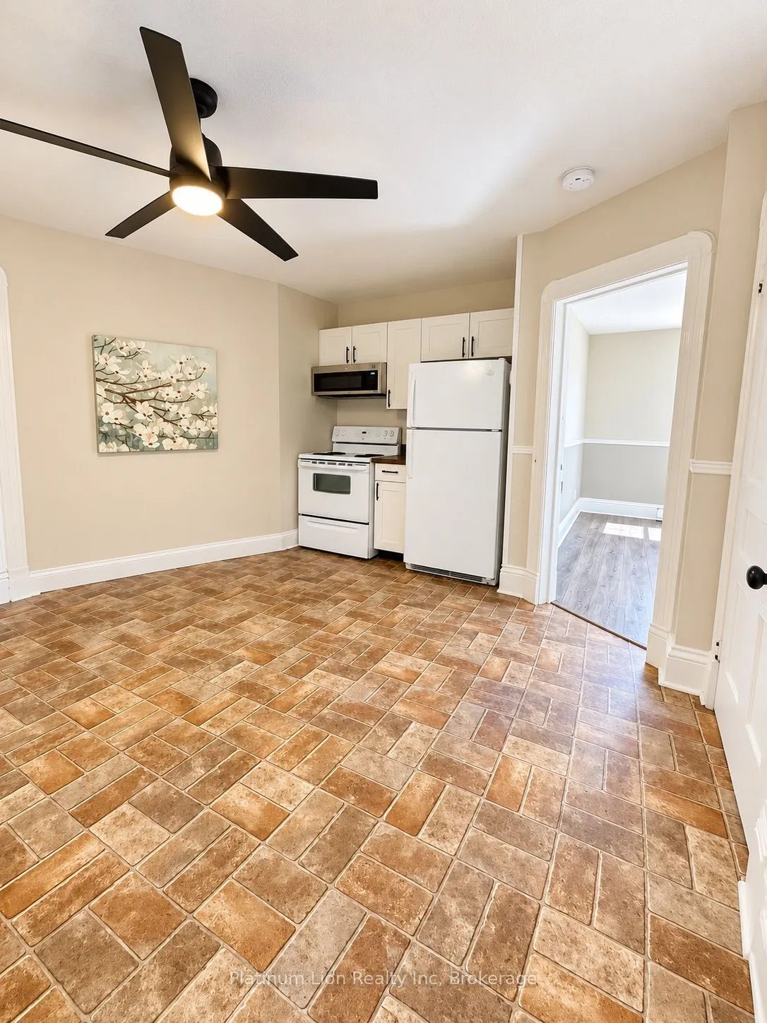 25 Sugarloaf Street #4B