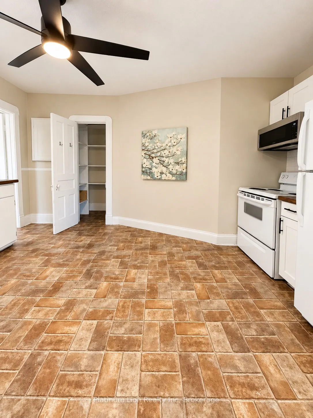 25 Sugarloaf Street #4B
