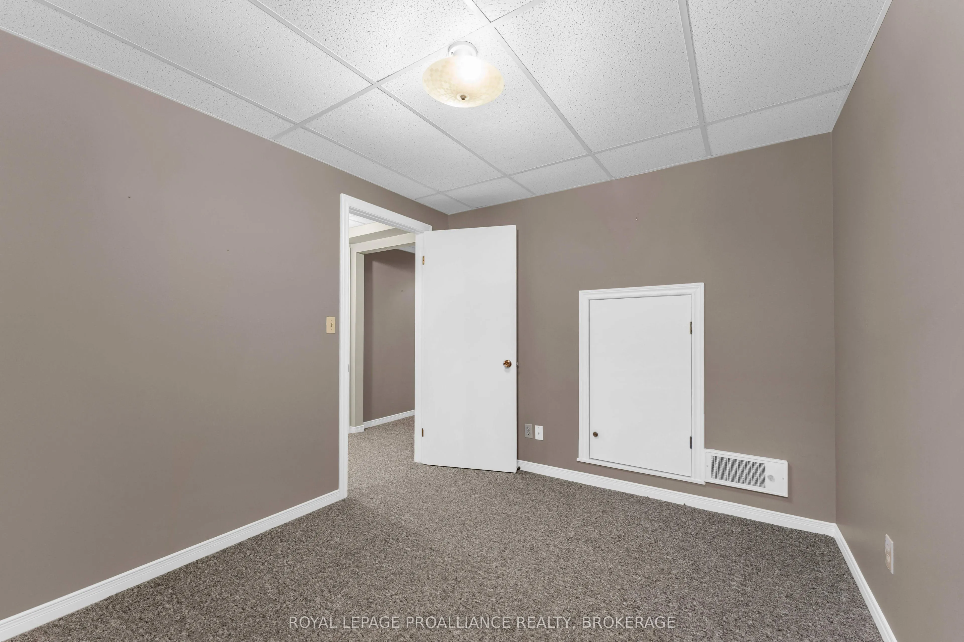 702 Parkside Crescent