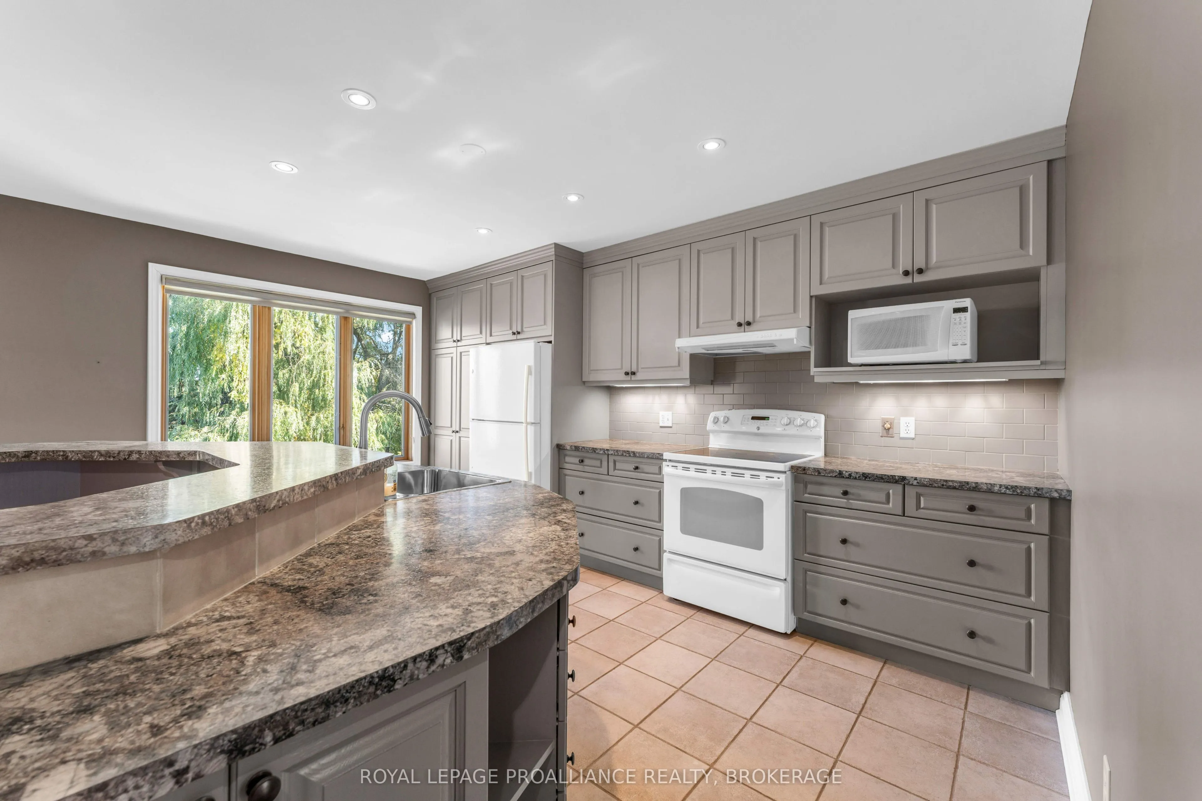 702 Parkside Crescent