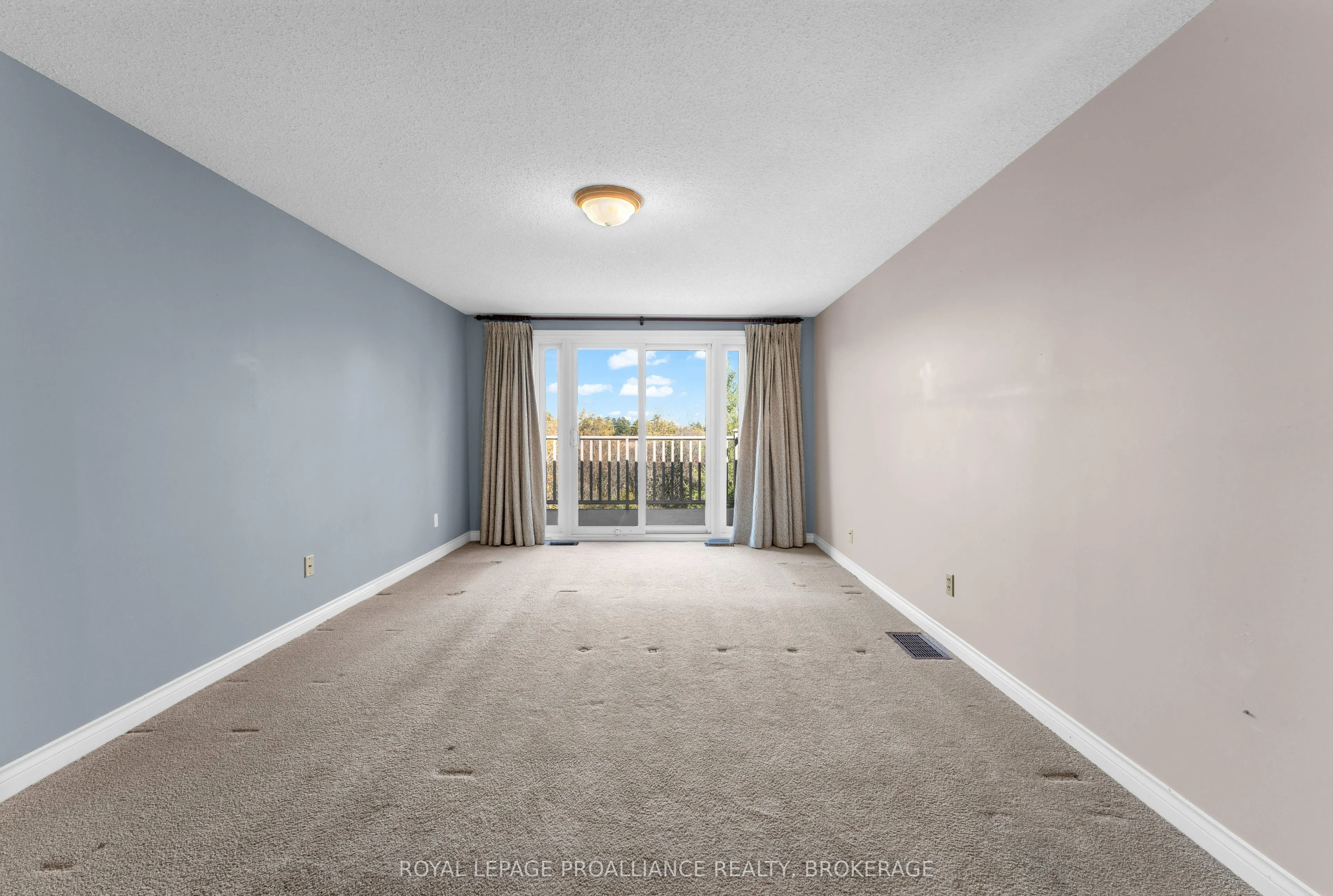 702 Parkside Crescent