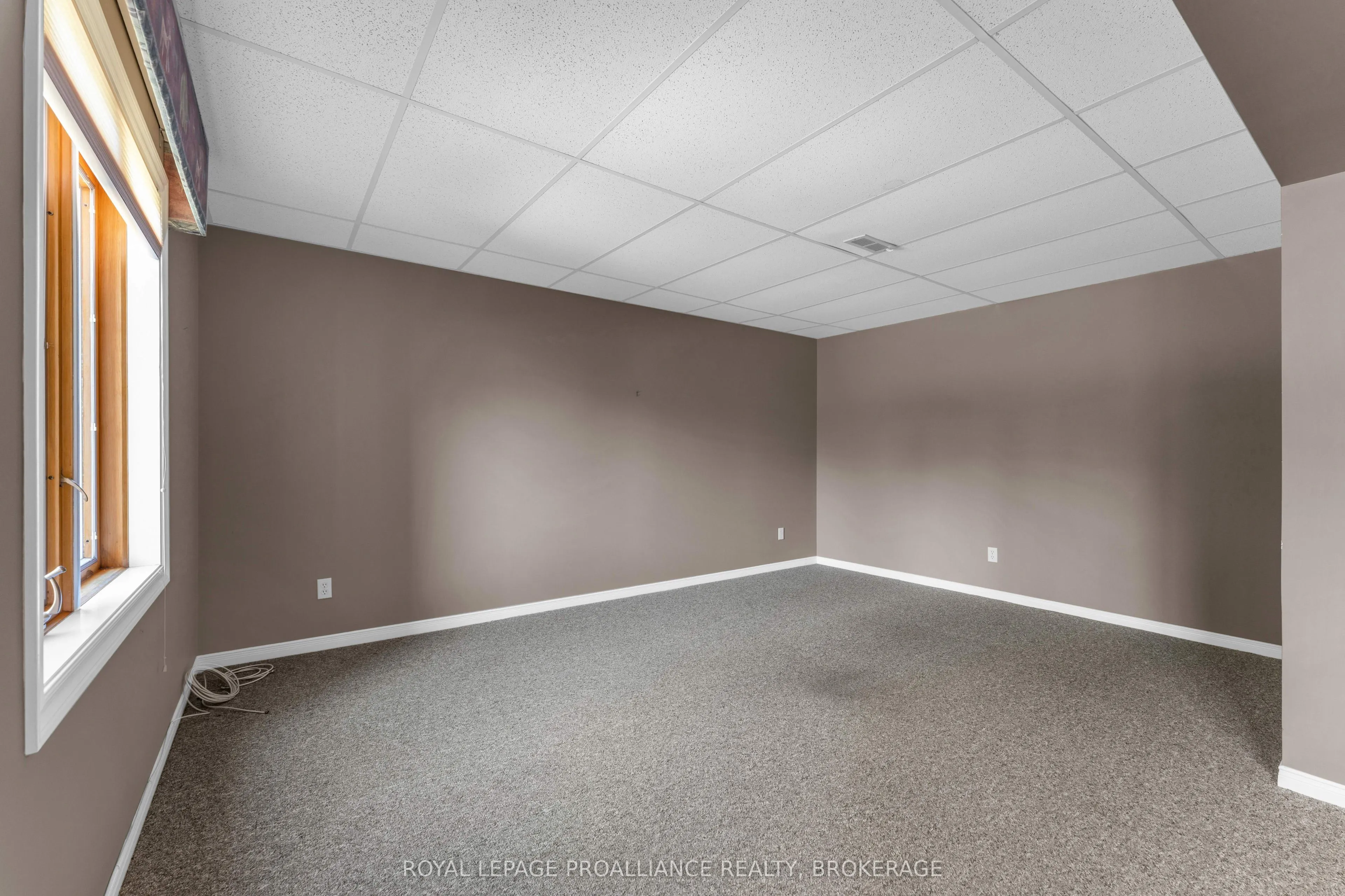 702 Parkside Crescent