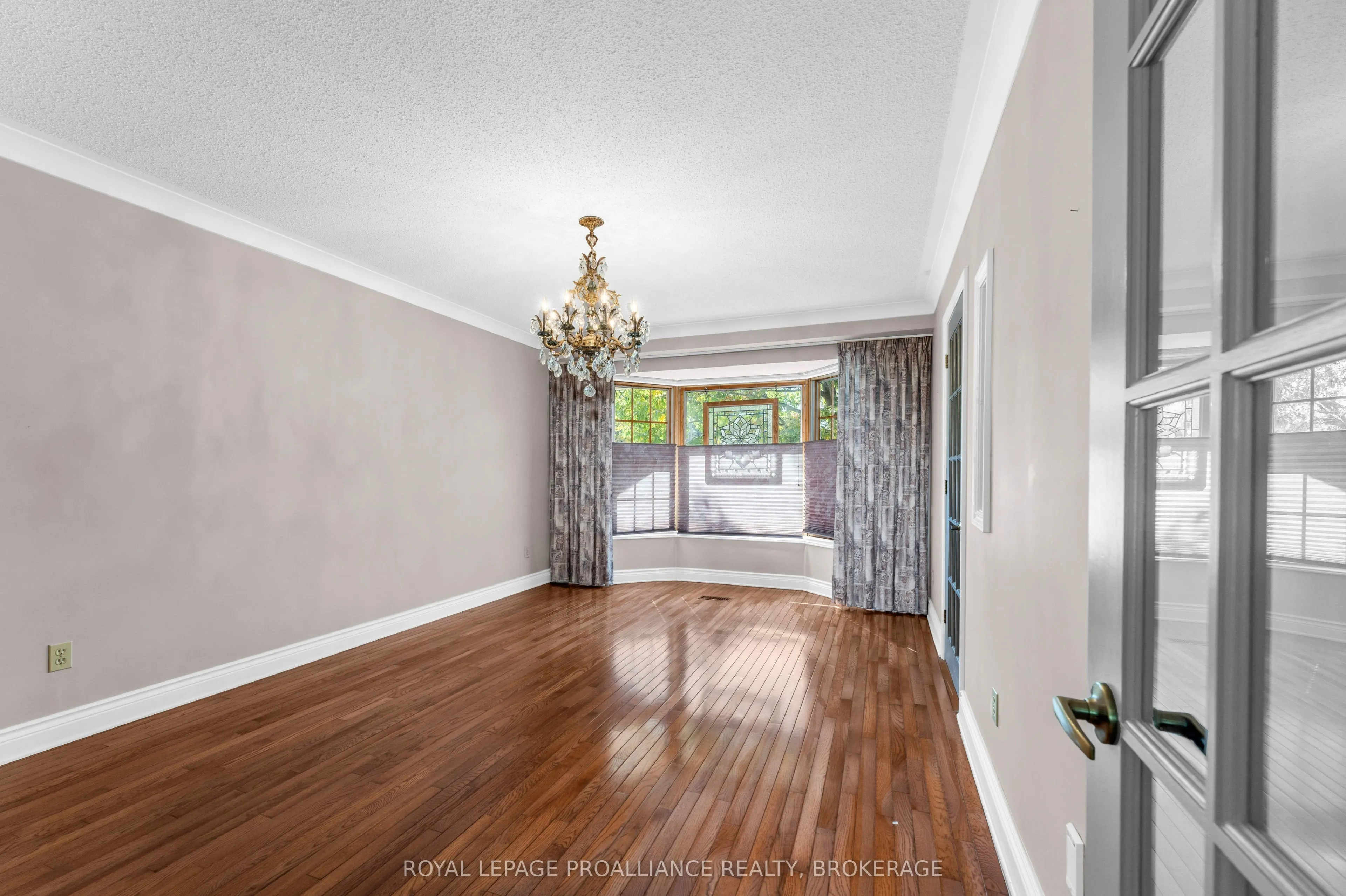 702 Parkside Crescent