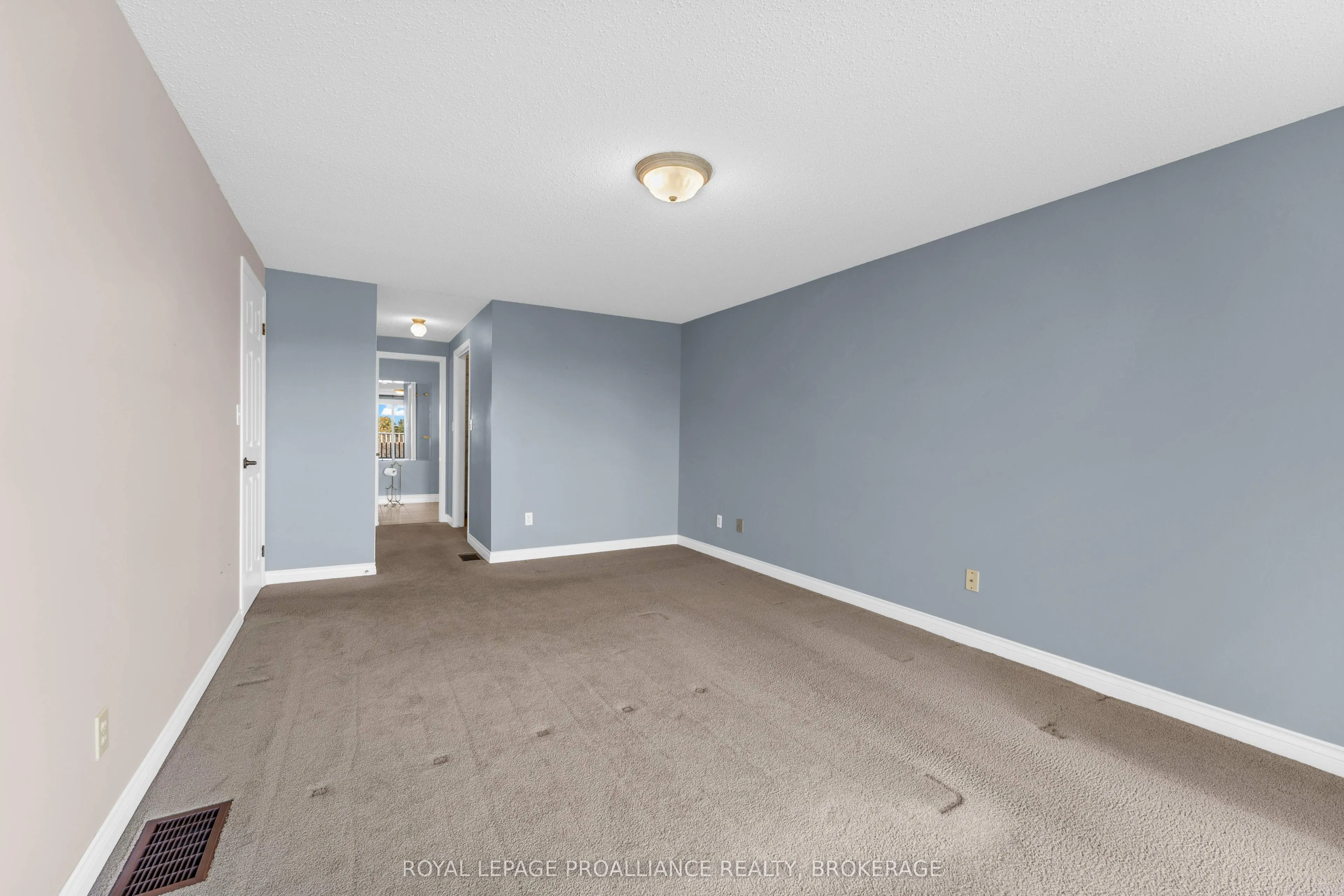 702 Parkside Crescent