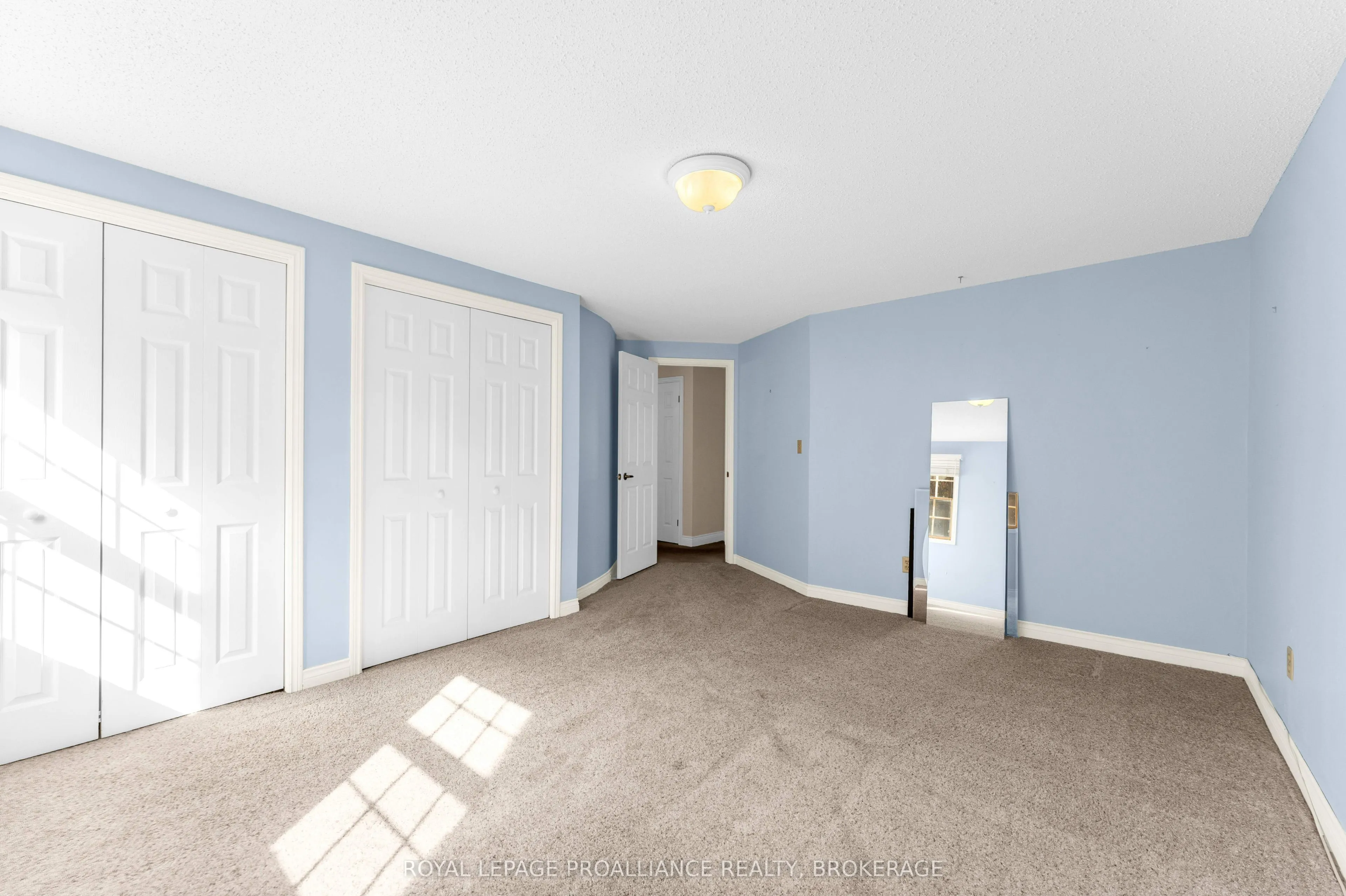 702 Parkside Crescent