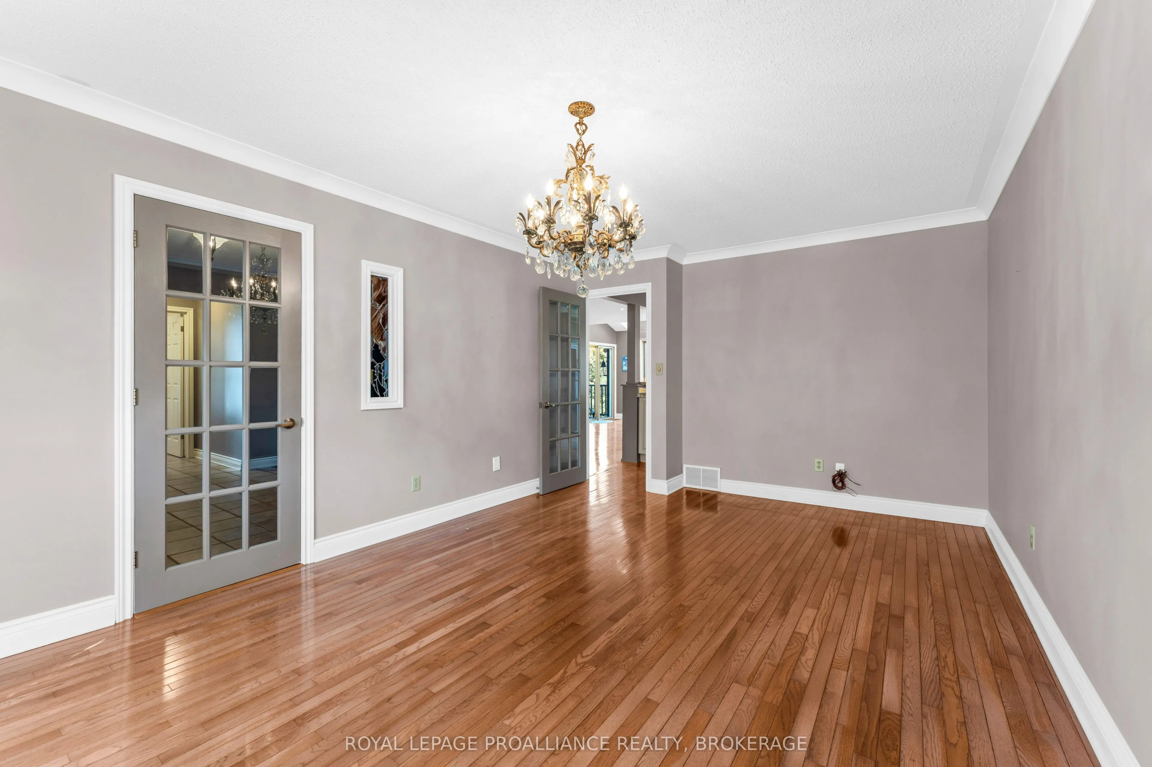702 Parkside Crescent